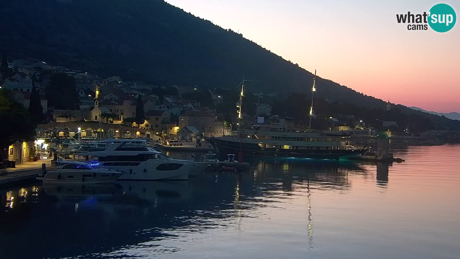 Webcam Bol Town Center & Marina – Live View from Bol, Brač