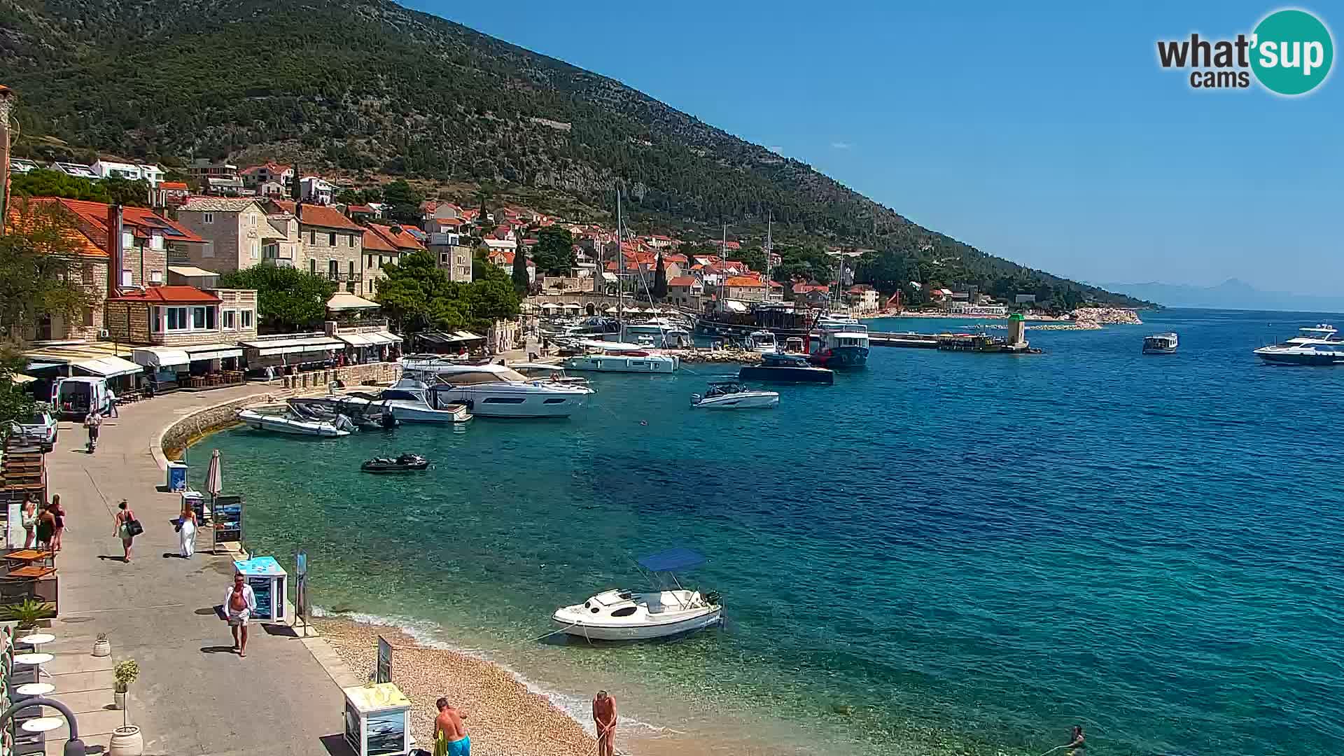 Web kamera Bol – Centar mjesta i marina | Pogled uživo