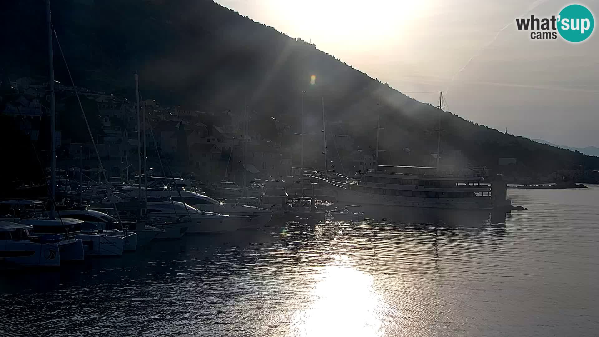Webcam Bol Hafen & Ortszentrum – Liveblick aus Bol auf der Insel Brač