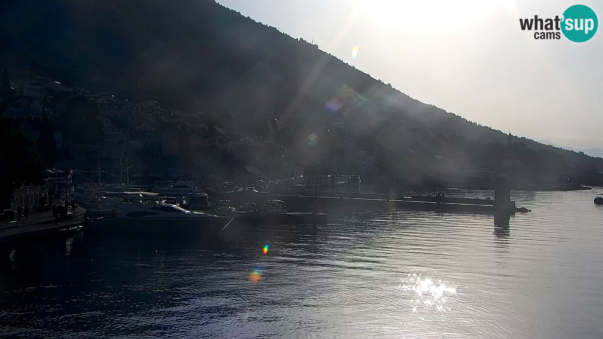 Webcam Bol Centro e Marina – Vista live dal porto di Bol