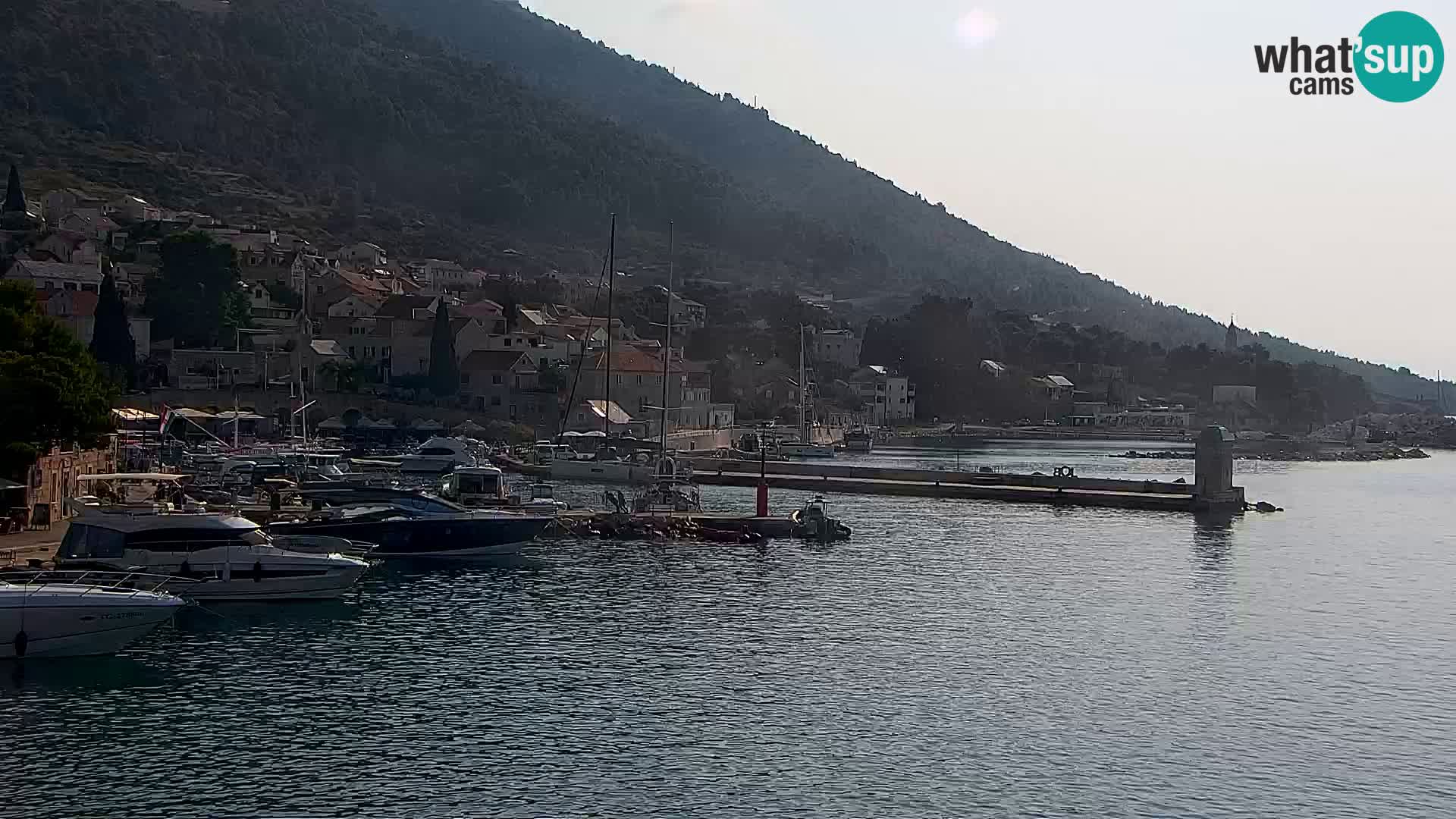 Webcam Bol Hafen & Ortszentrum – Liveblick aus Bol auf der Insel Brač