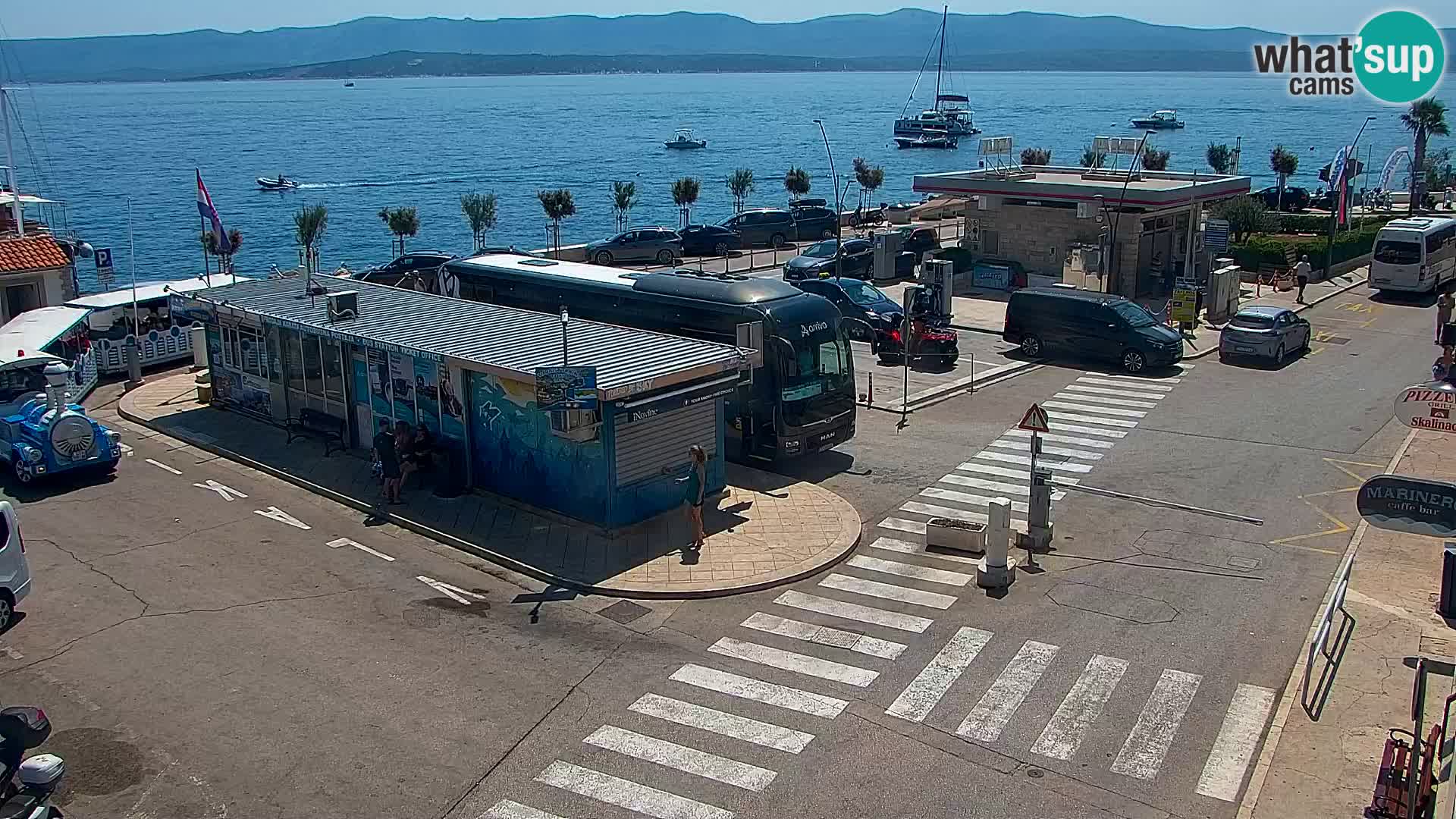 Web kamera Bol – Centar mjesta i marina | Pogled uživo