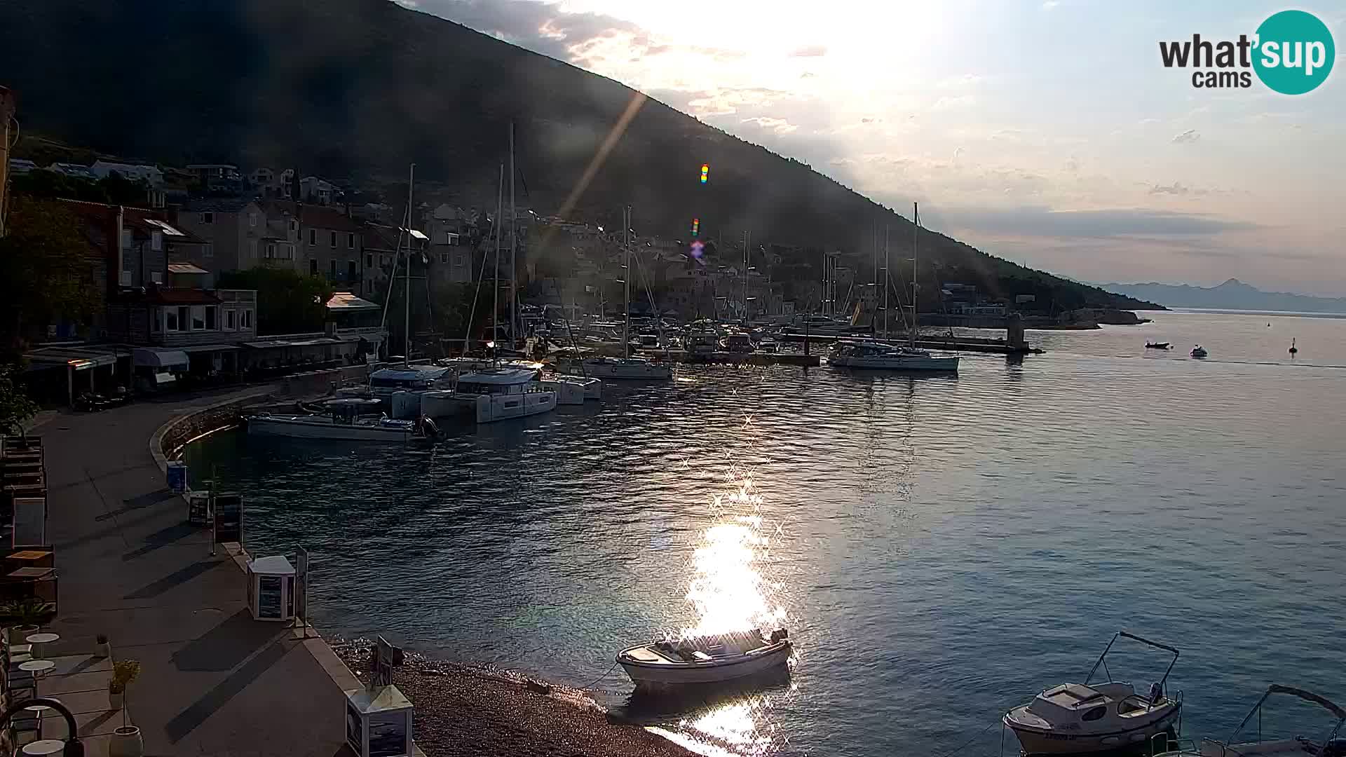 Webcam Bol Centro e Marina – Vista live dal porto di Bol