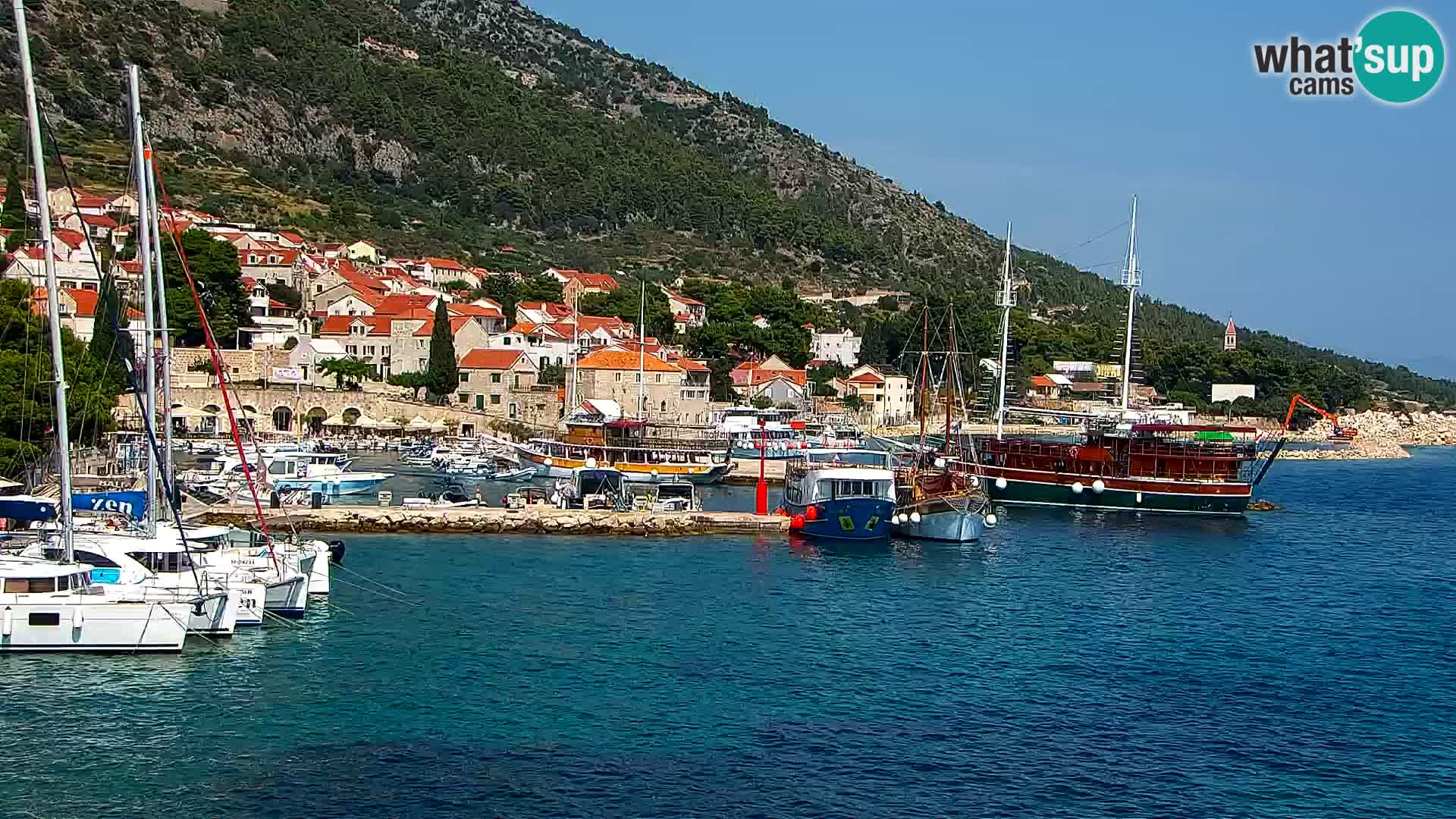 Webcam Bol Hafen & Ortszentrum – Liveblick aus Bol auf der Insel Brač