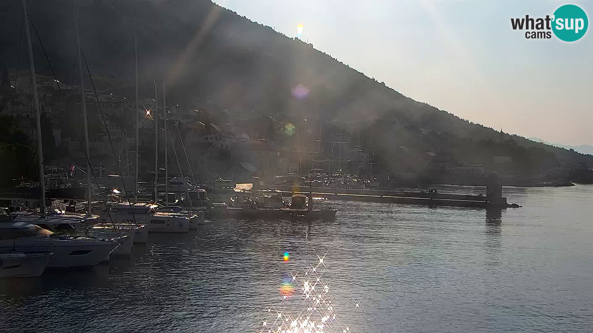 Webcam Bol Centro e Marina – Vista live dal porto di Bol