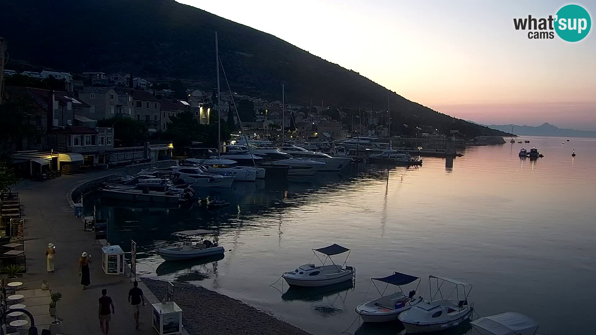 Webcam Bol Centro e Marina – Vista live dal porto di Bol