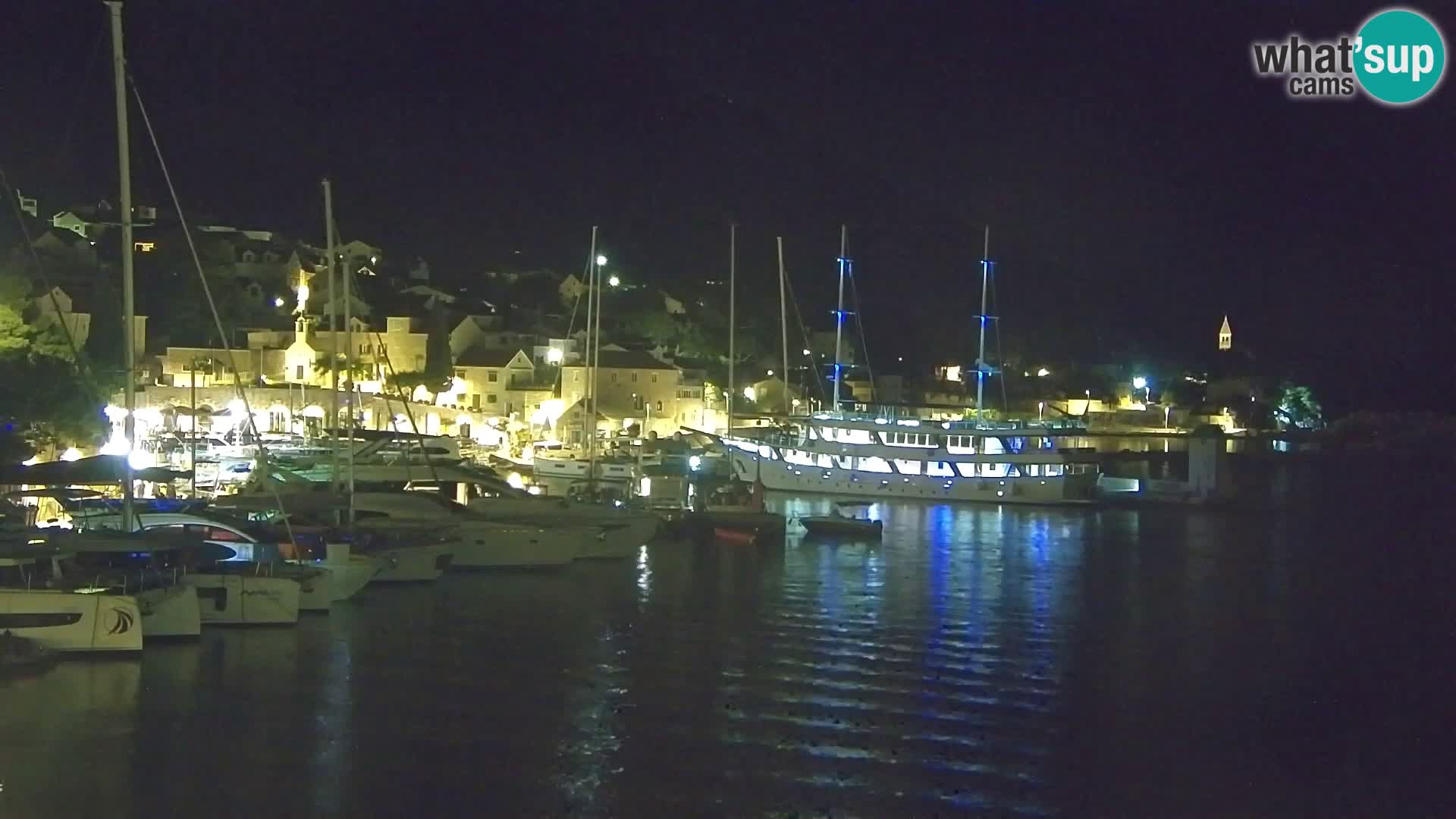 Webcam Bol Centro e Marina – Vista live dal porto di Bol