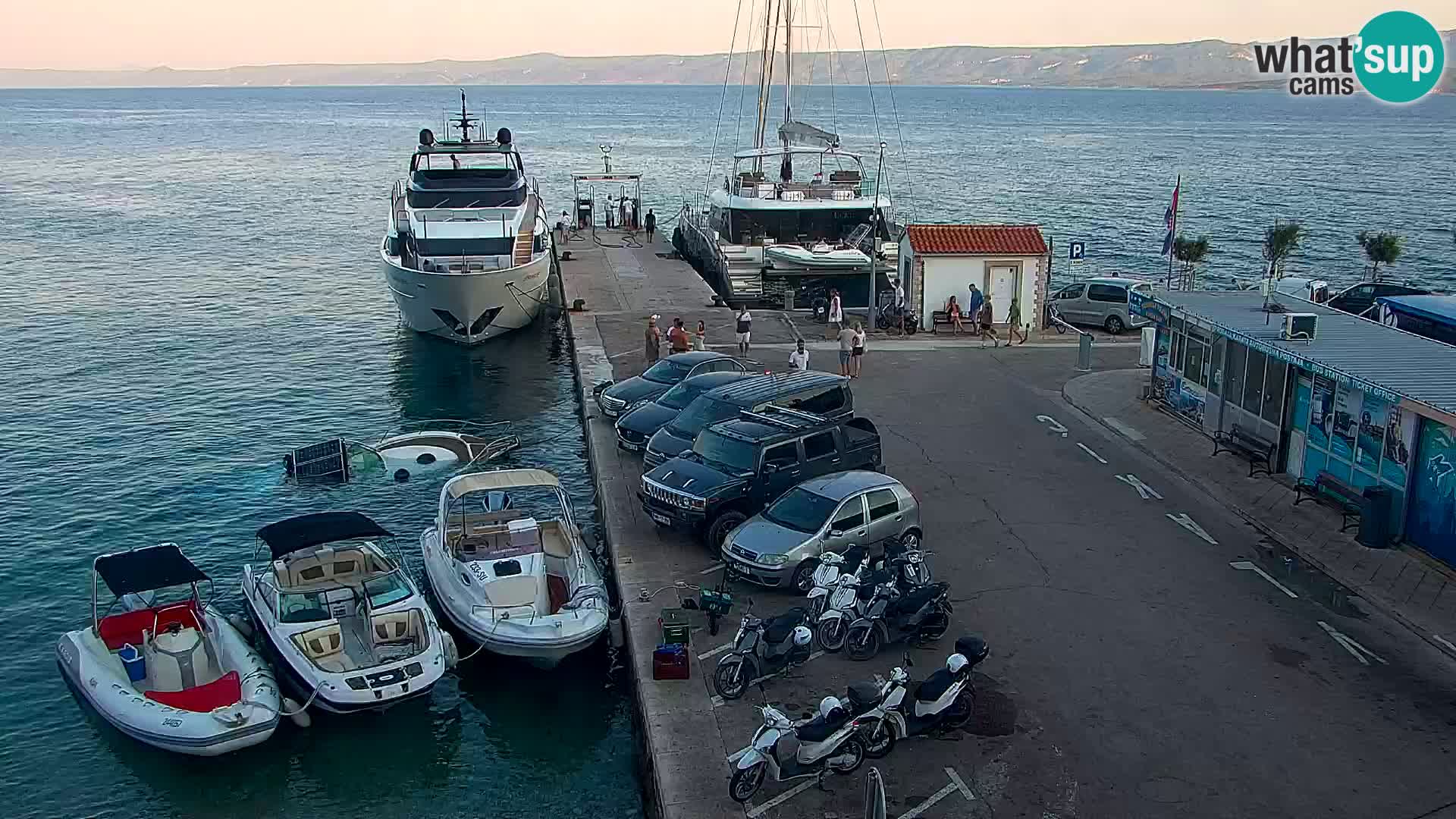 Webcam Bol Hafen & Ortszentrum – Liveblick aus Bol auf der Insel Brač