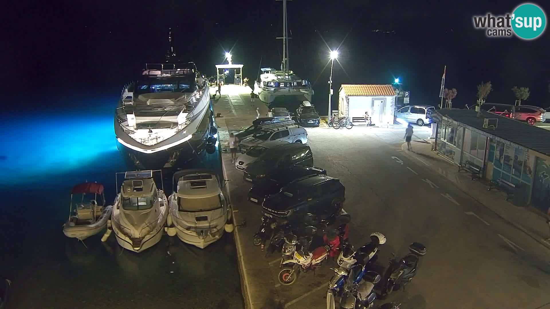 Webcam Bol Centro e Marina – Vista live dal porto di Bol