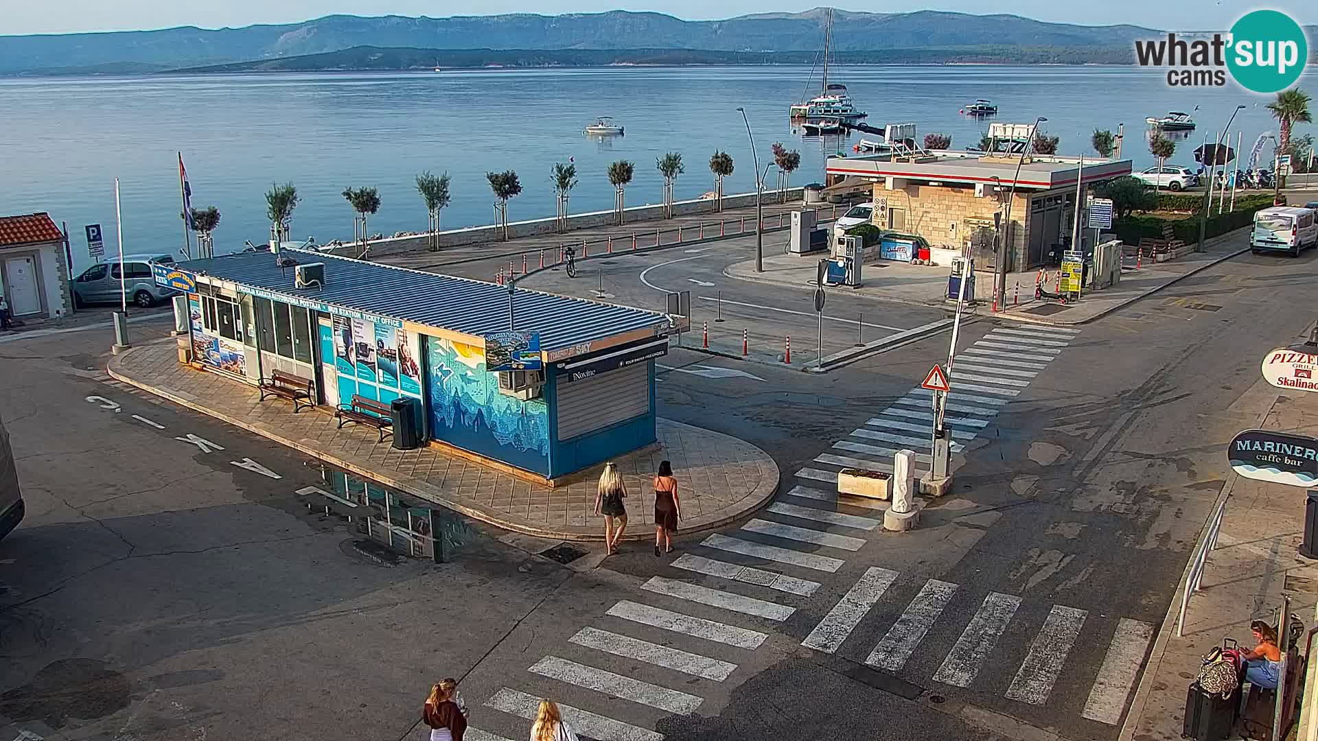 Web kamera Bol – Centar mjesta i marina | Pogled uživo