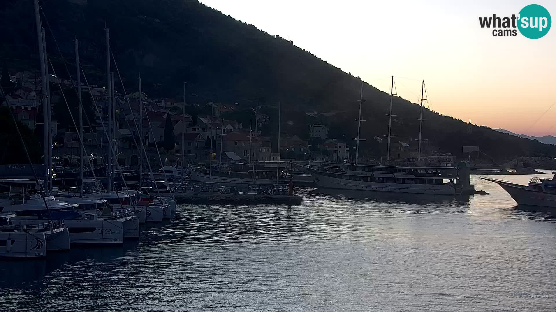 Webcam Bol Town Center & Marina – Live View from Bol, Brač