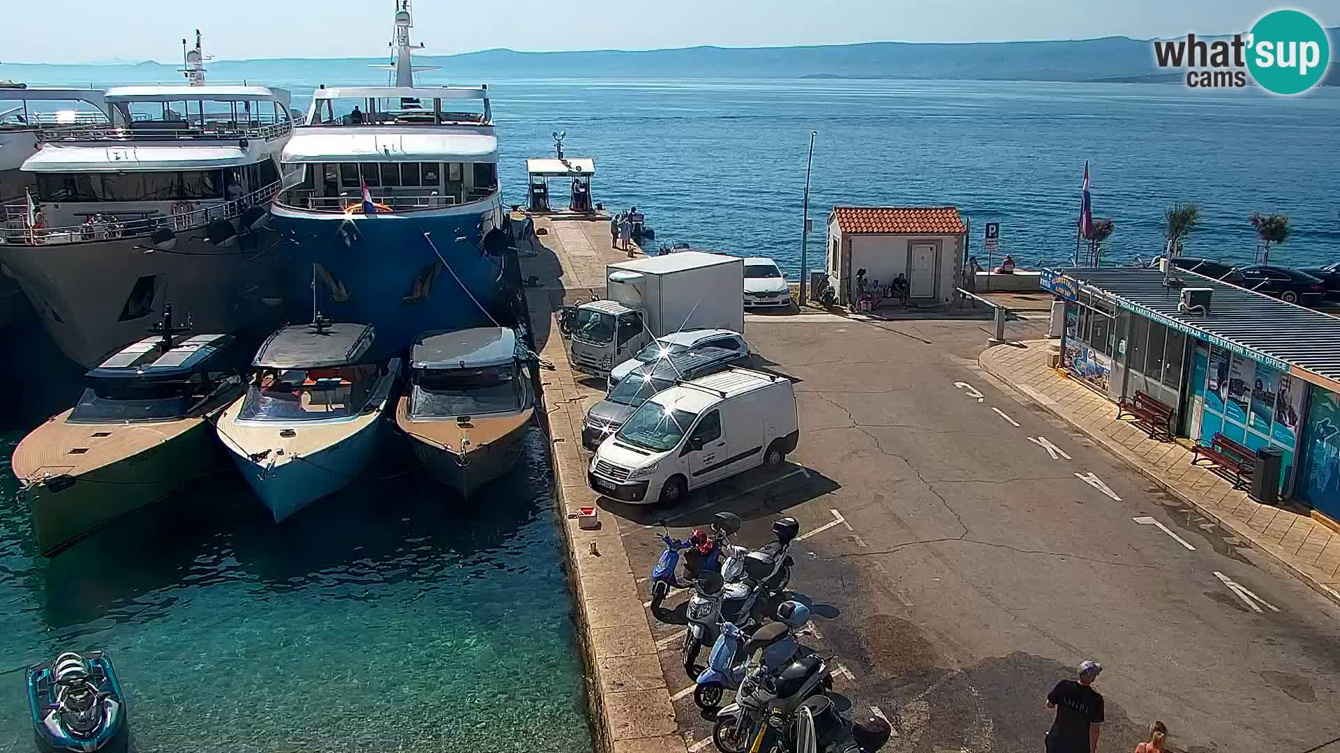 Webcam Bol Centro e Marina – Vista live dal porto di Bol