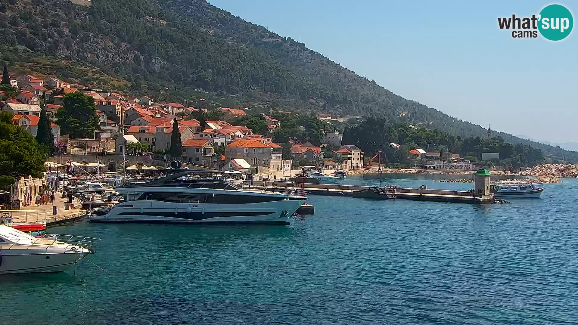 Webcam Bol Centro e Marina – Vista live dal porto di Bol
