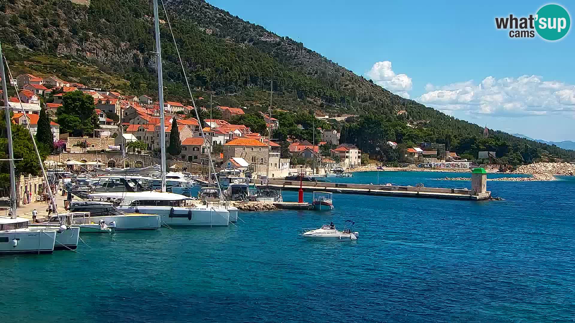 Webcam Bol Centro e Marina – Vista live dal porto di Bol