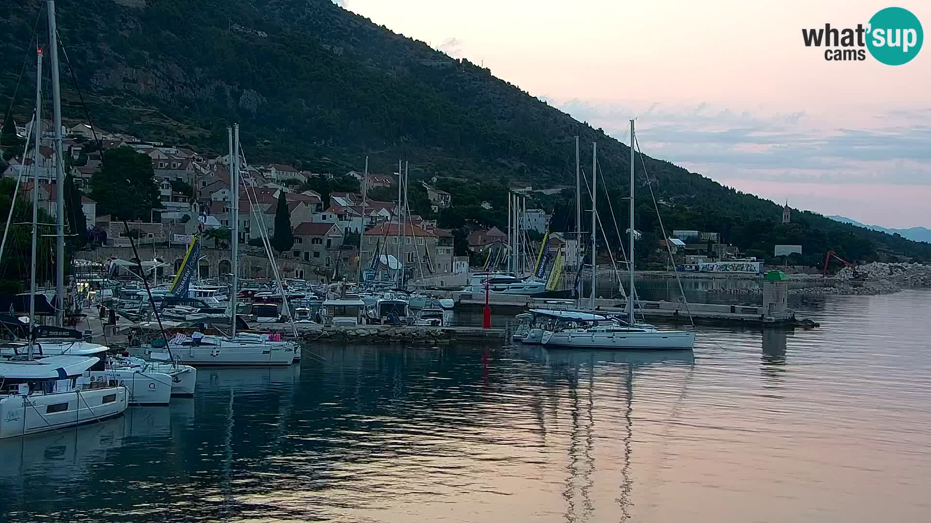 Webcam Bol Hafen & Ortszentrum – Liveblick aus Bol auf der Insel Brač