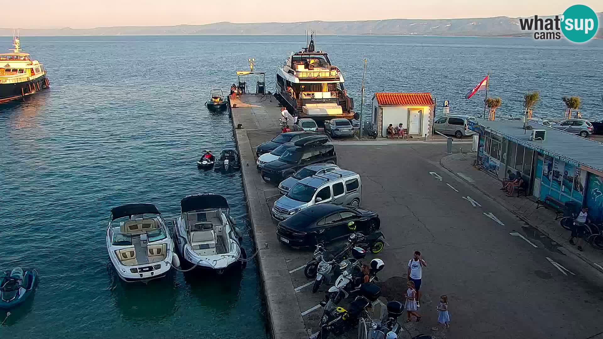 Webcam Bol Town Center & Marina – Live View from Bol, Brač