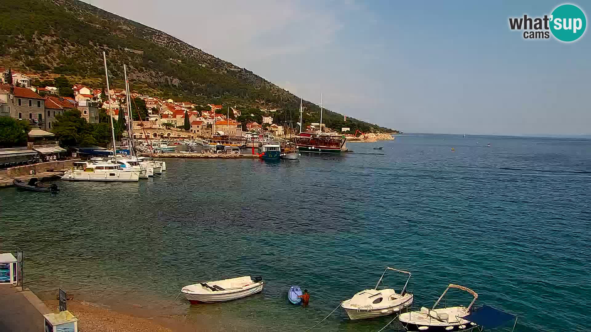 Webcam Bol Hafen & Ortszentrum – Liveblick aus Bol auf der Insel Brač
