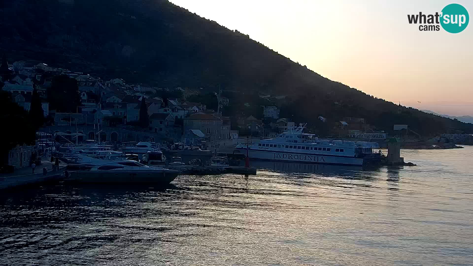 Webcam Bol Centro e Marina – Vista live dal porto di Bol