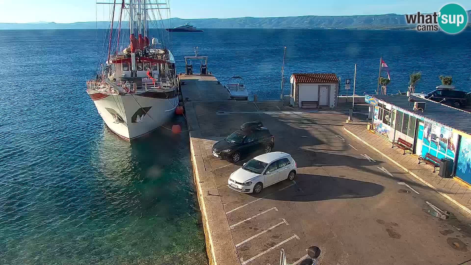 Webcam Bol Centro e Marina – Vista live dal porto di Bol