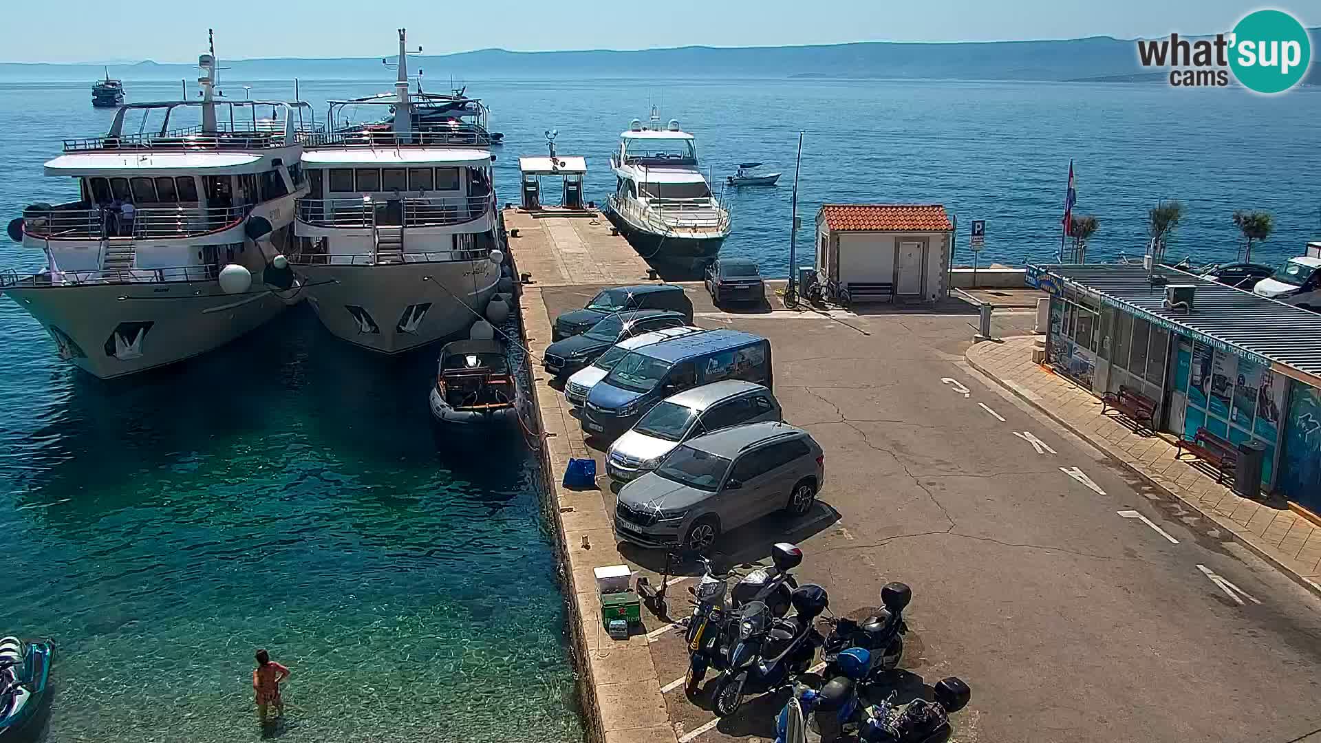 Webcam Bol Centro e Marina – Vista live dal porto di Bol