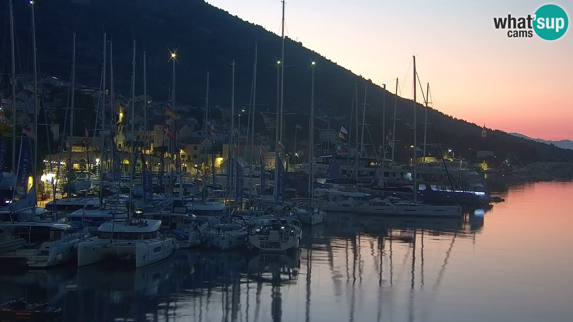 Webcam Bol Hafen & Ortszentrum – Liveblick aus Bol auf der Insel Brač