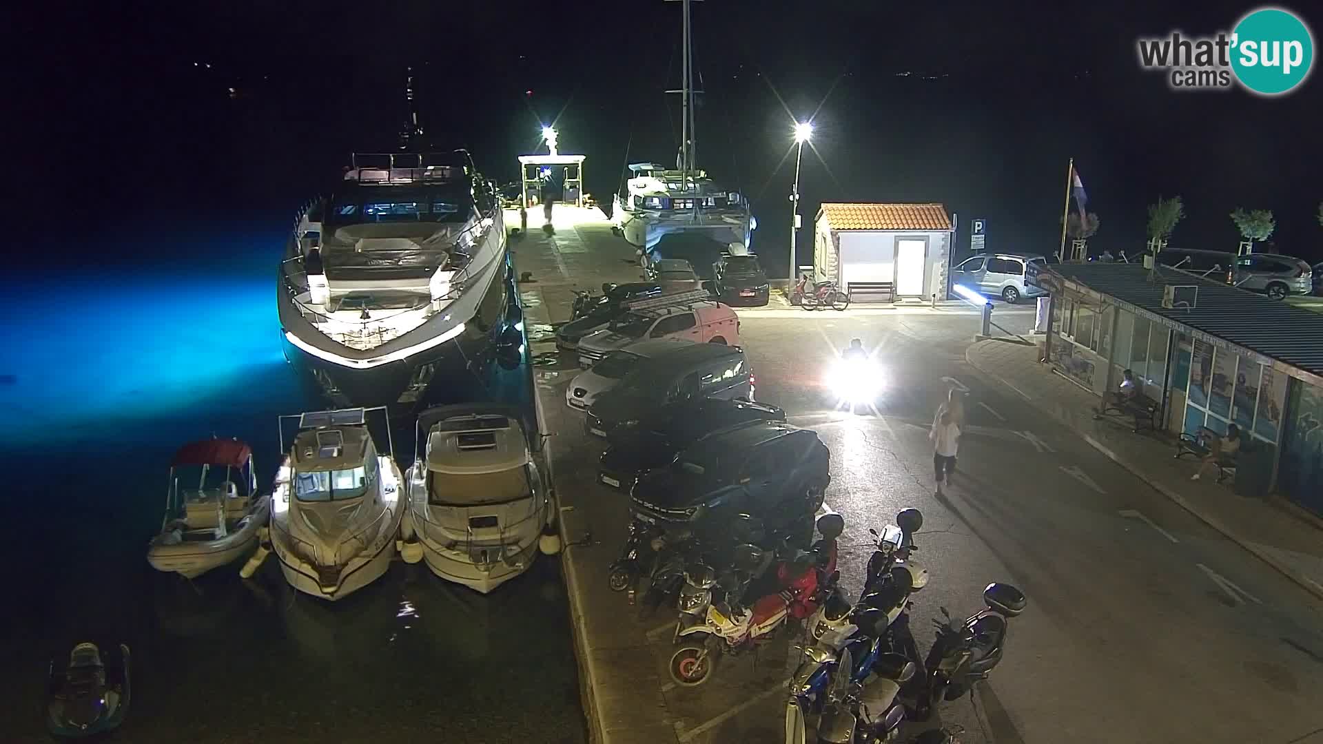 Webcam Bol Centro e Marina – Vista live dal porto di Bol