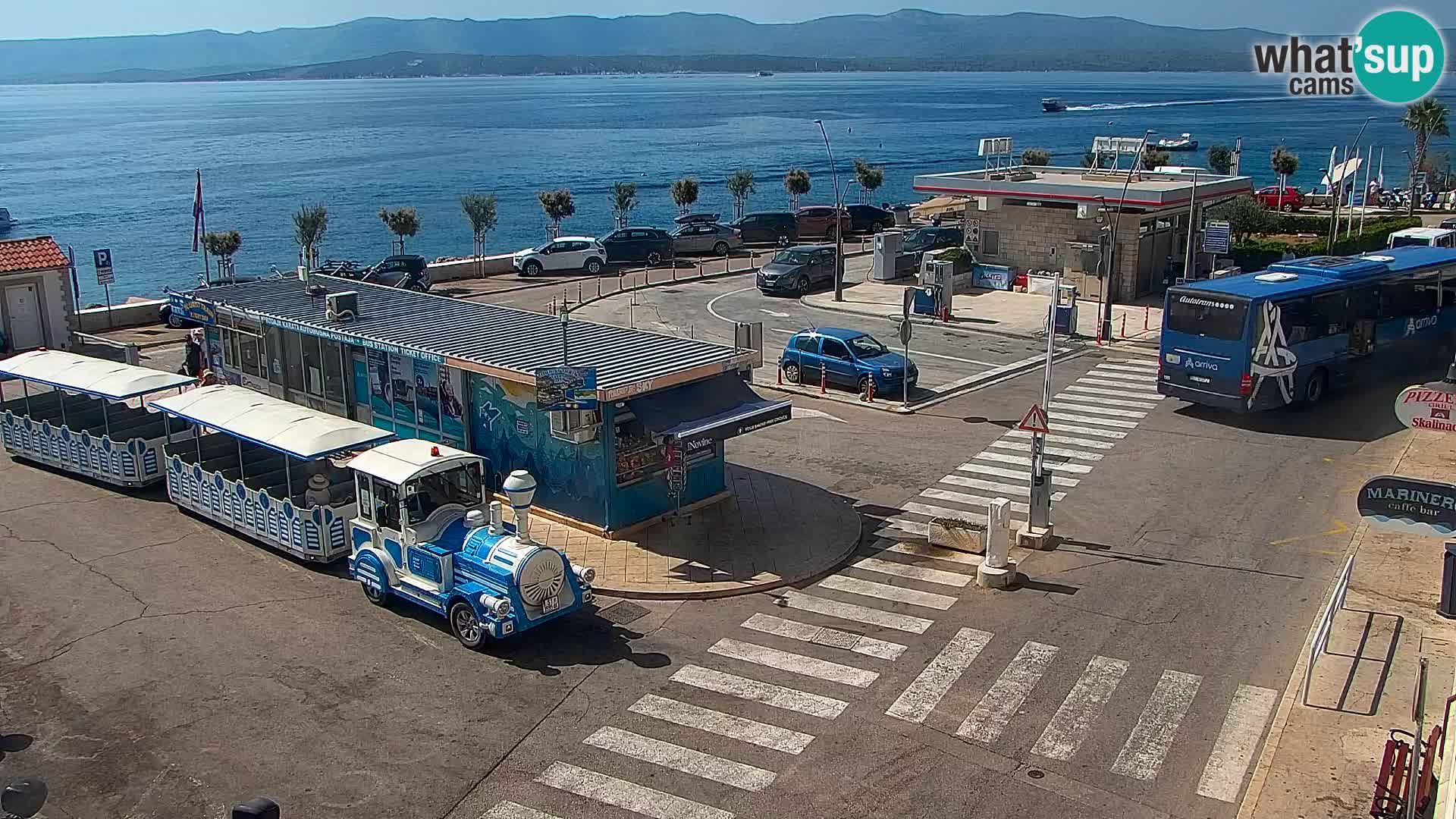 Web kamera Bol – Centar mjesta i marina | Pogled uživo