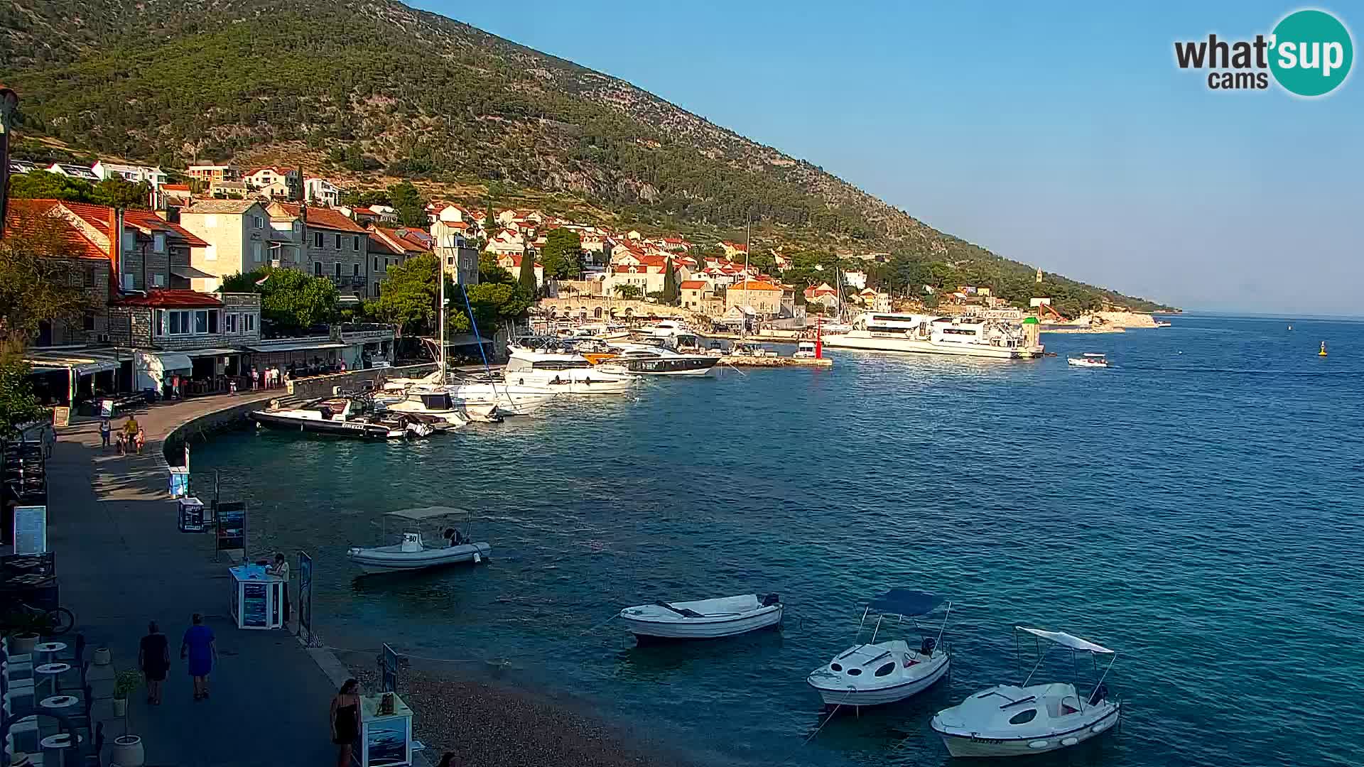 Web kamera Bol – Centar mjesta i marina | Pogled uživo