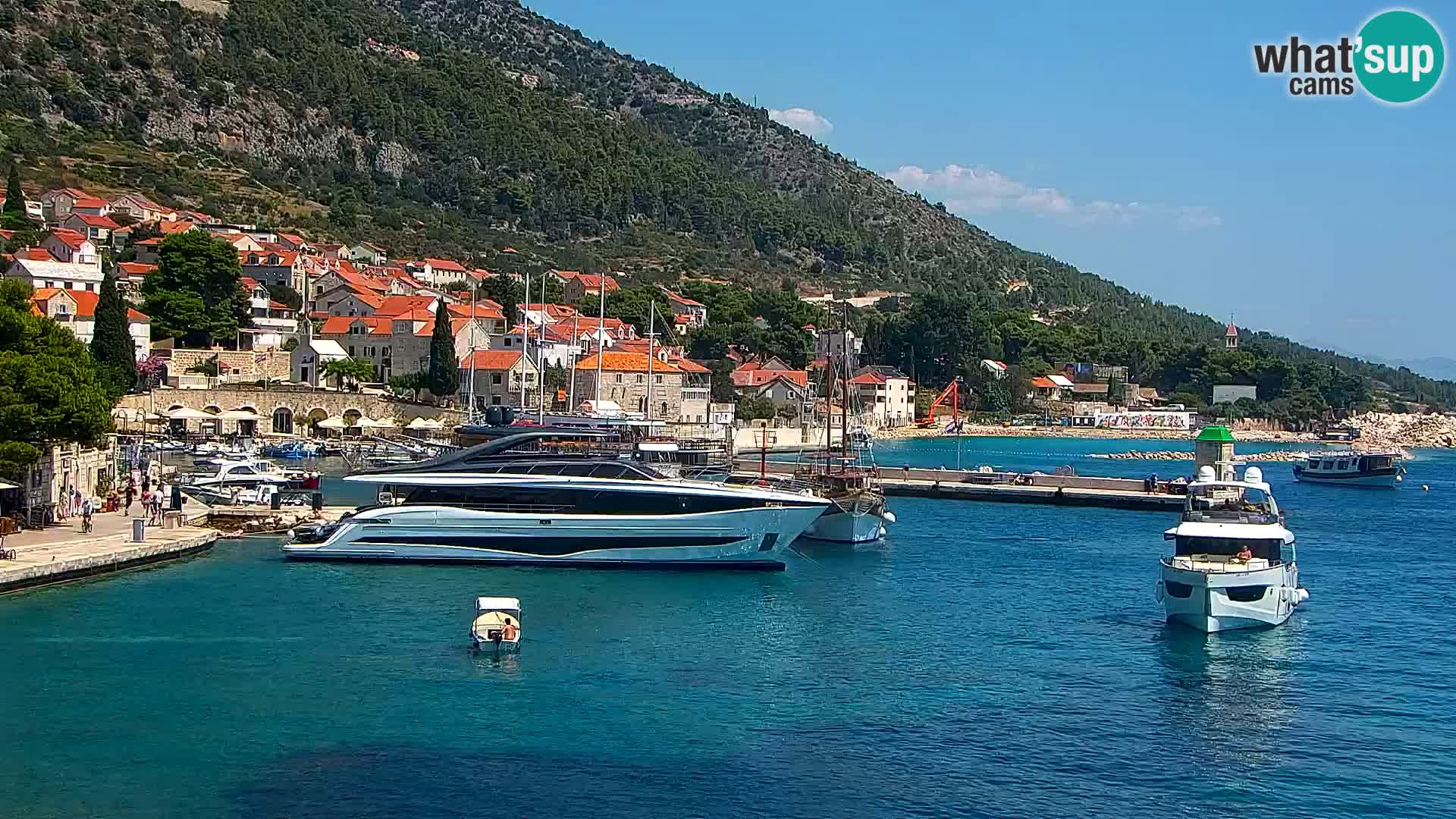 Webcam Bol Centro e Marina – Vista live dal porto di Bol