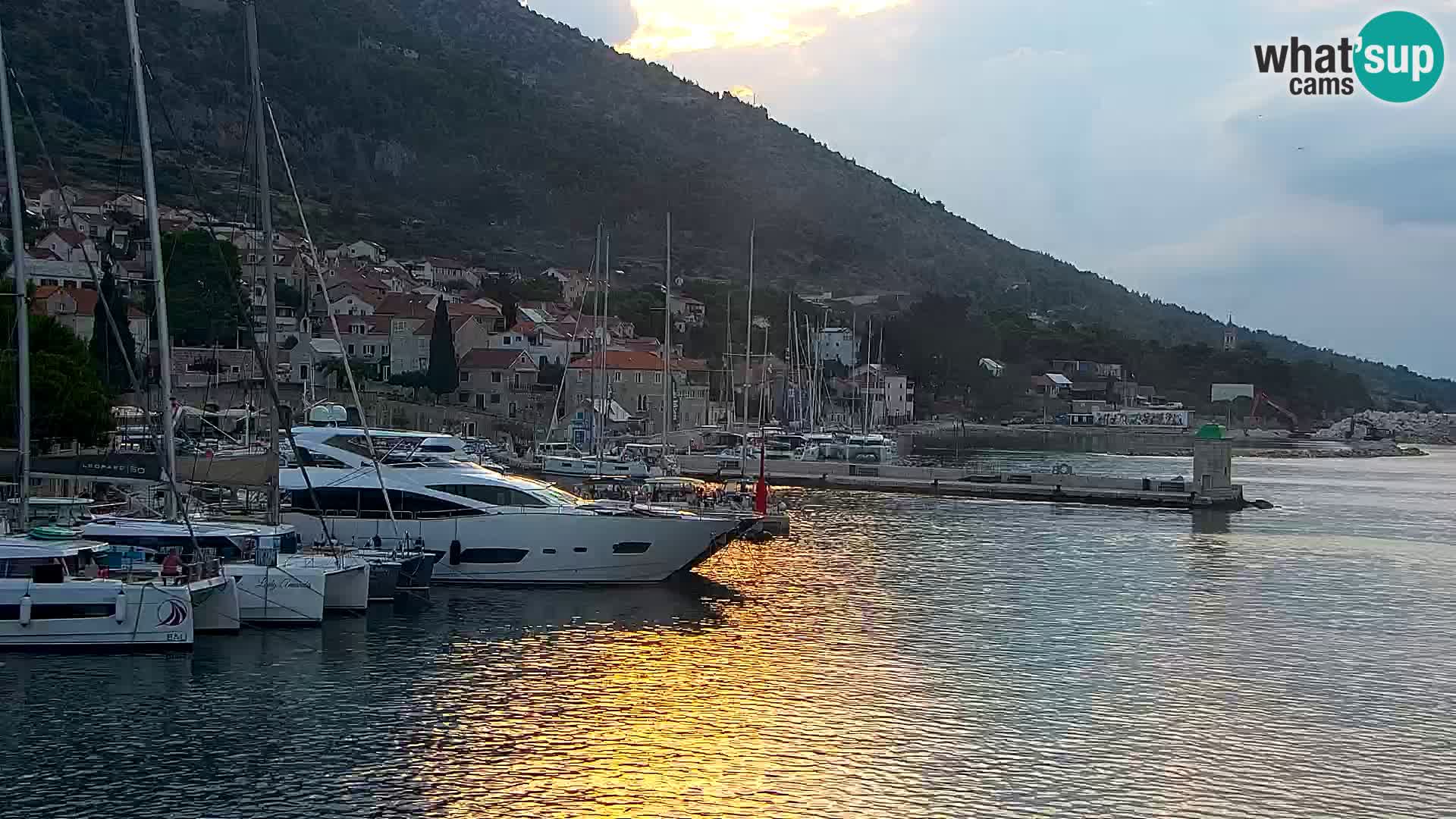 Webcam Bol Hafen & Ortszentrum – Liveblick aus Bol auf der Insel Brač