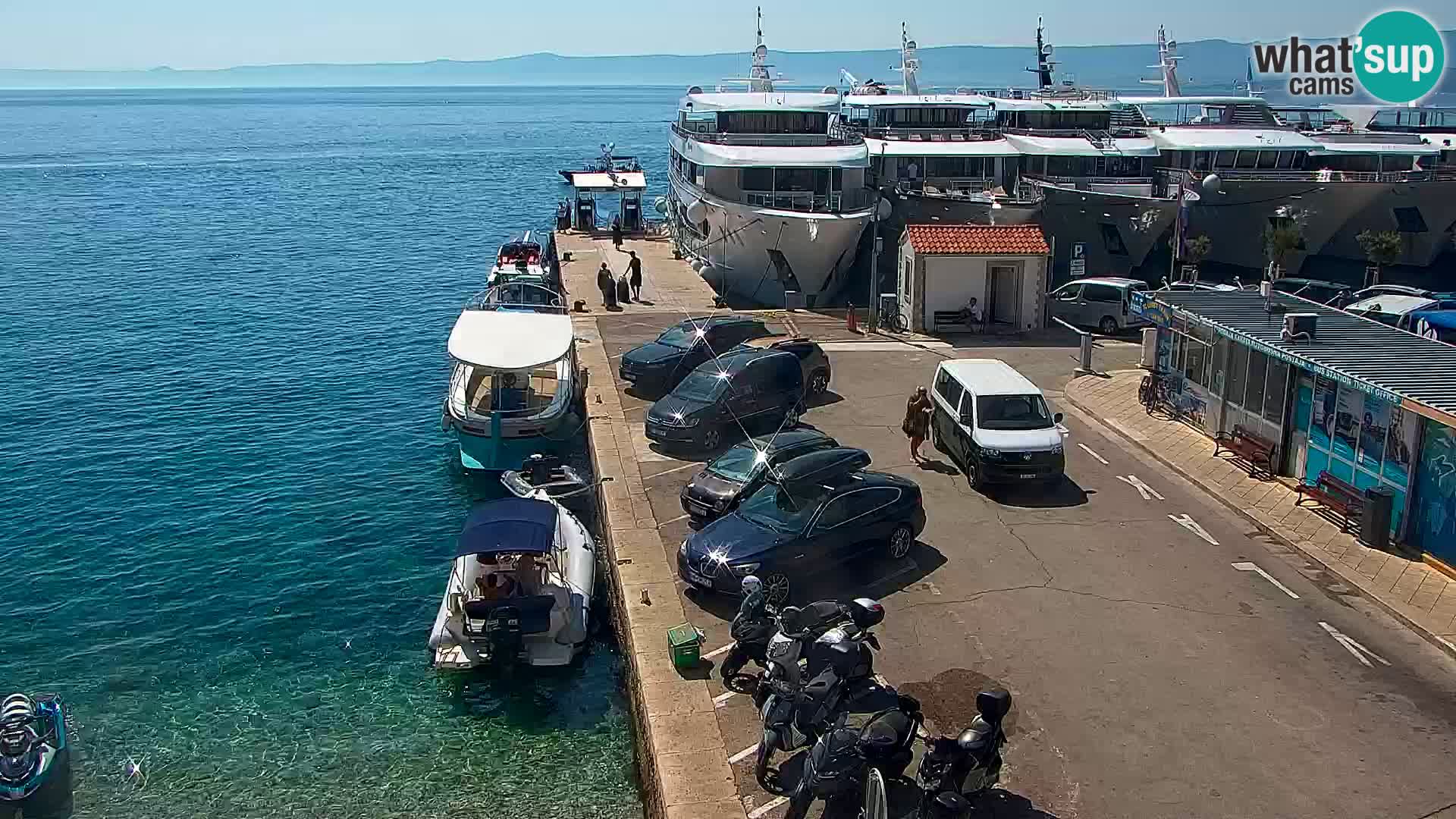 Web kamera Bol – Centar mjesta i marina | Pogled uživo