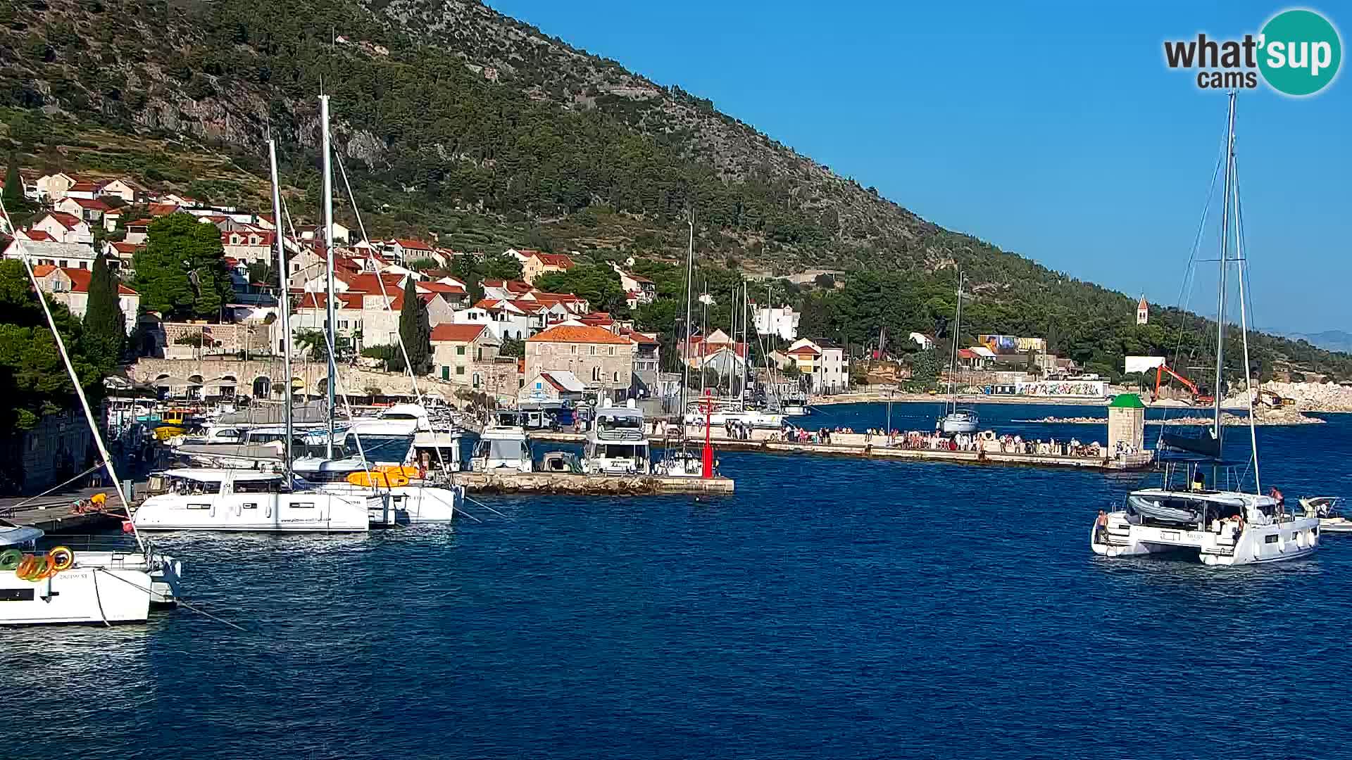 Webcam Bol Hafen & Ortszentrum – Liveblick aus Bol auf der Insel Brač