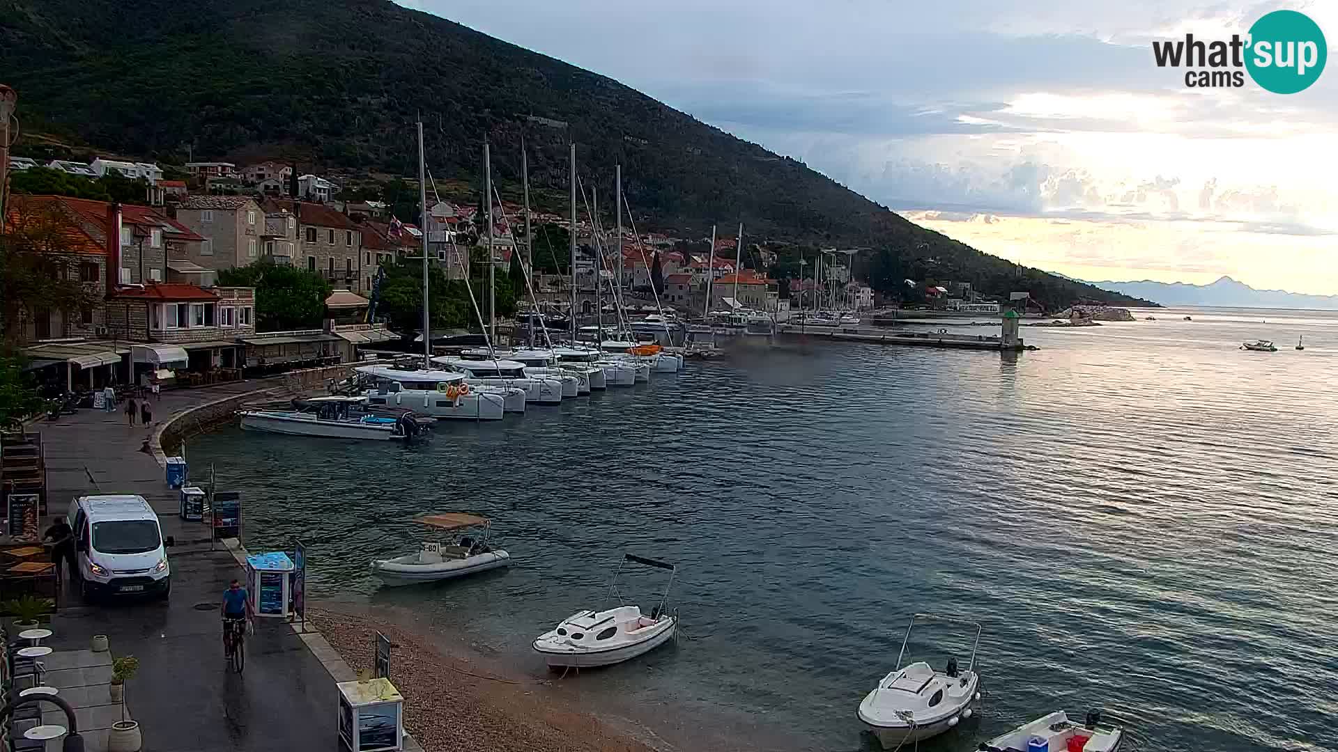 Webcam Bol Town Center & Marina – Live View from Bol, Brač