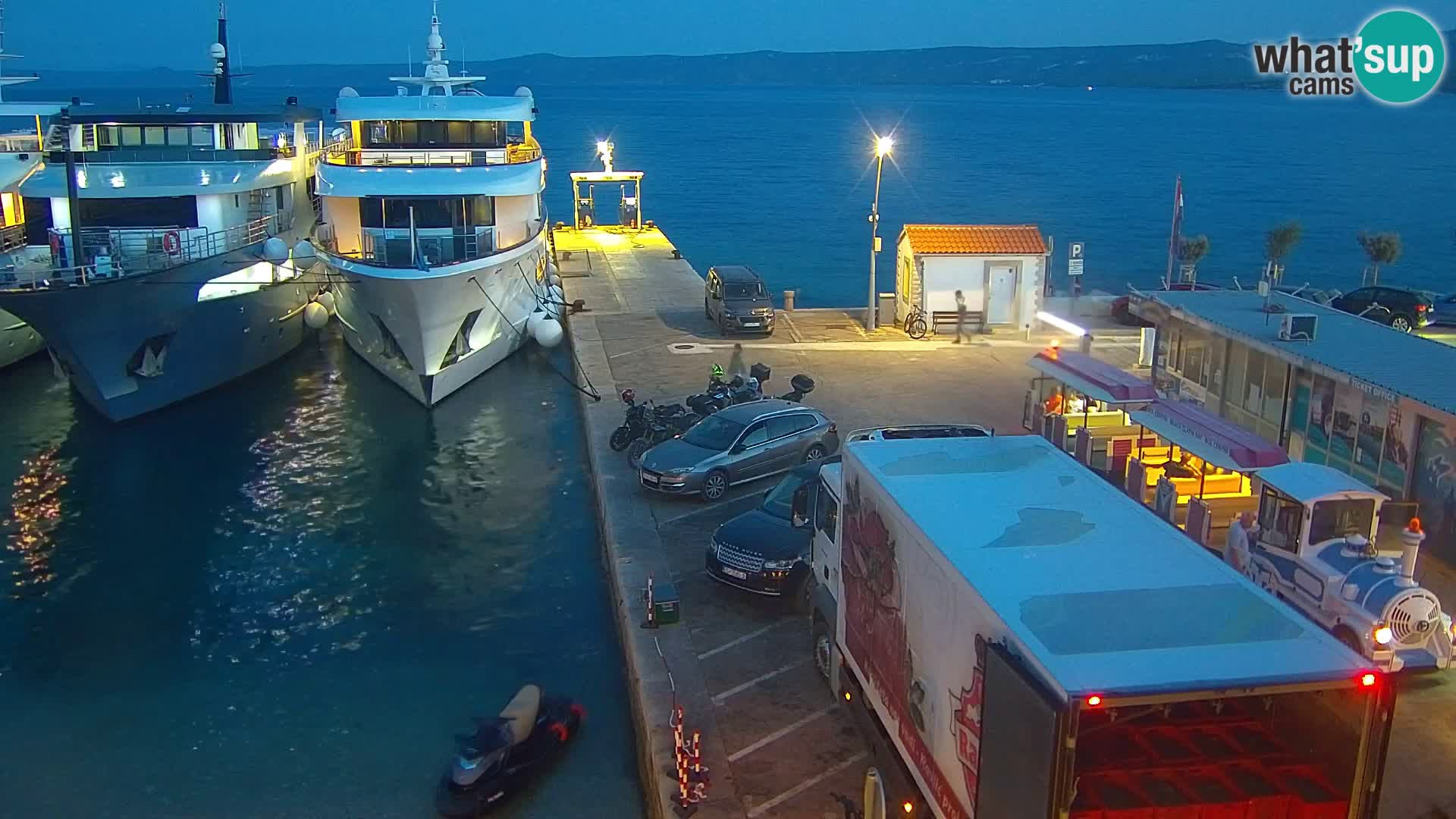 Webcam Bol Centro e Marina – Vista live dal porto di Bol