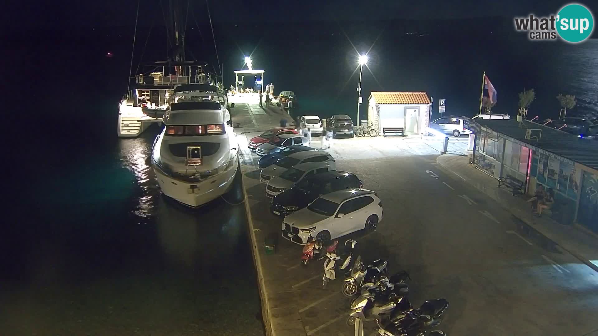 Webcam Bol Centro e Marina – Vista live dal porto di Bol