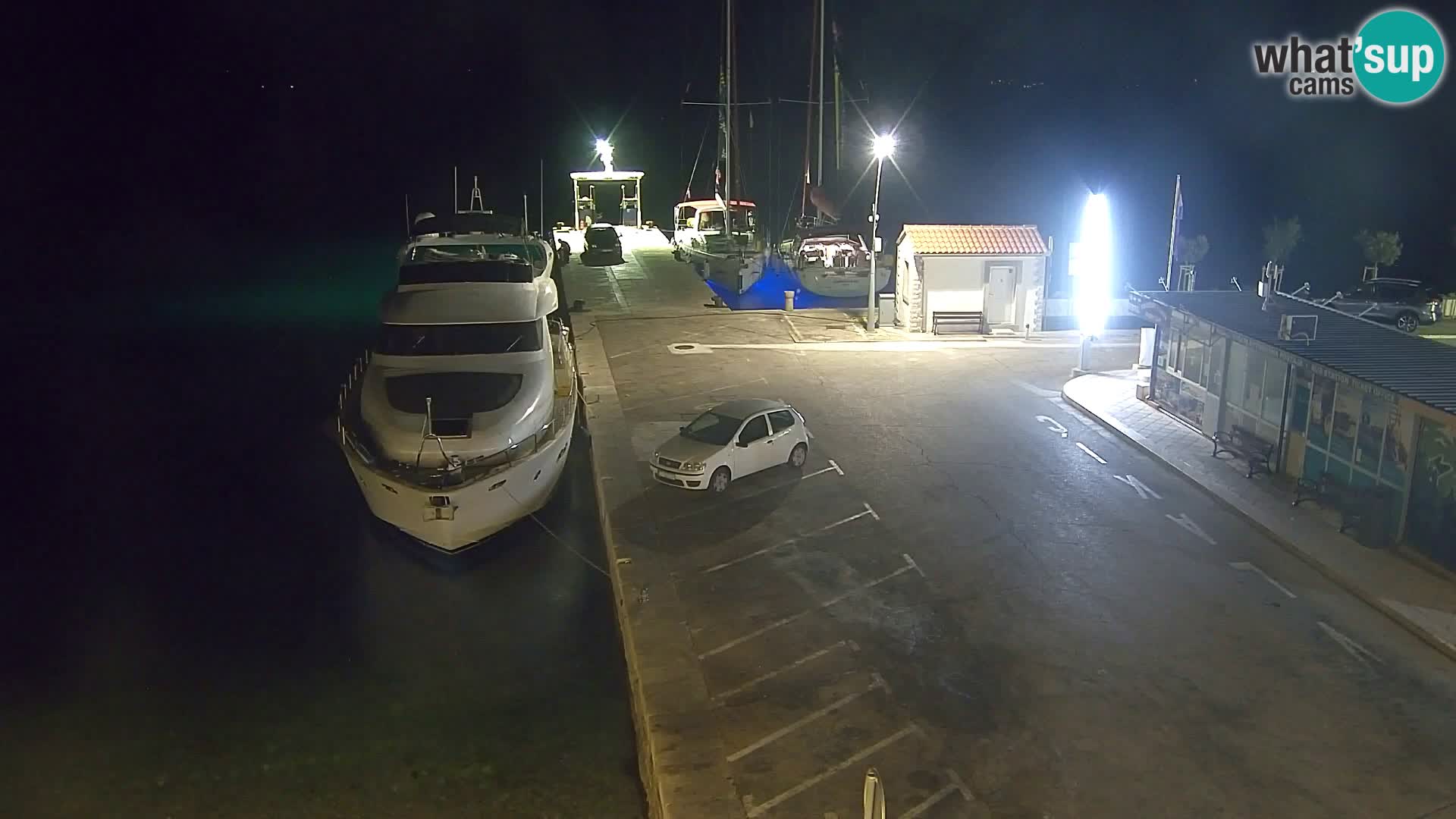 Webcam Bol Centro e Marina – Vista live dal porto di Bol
