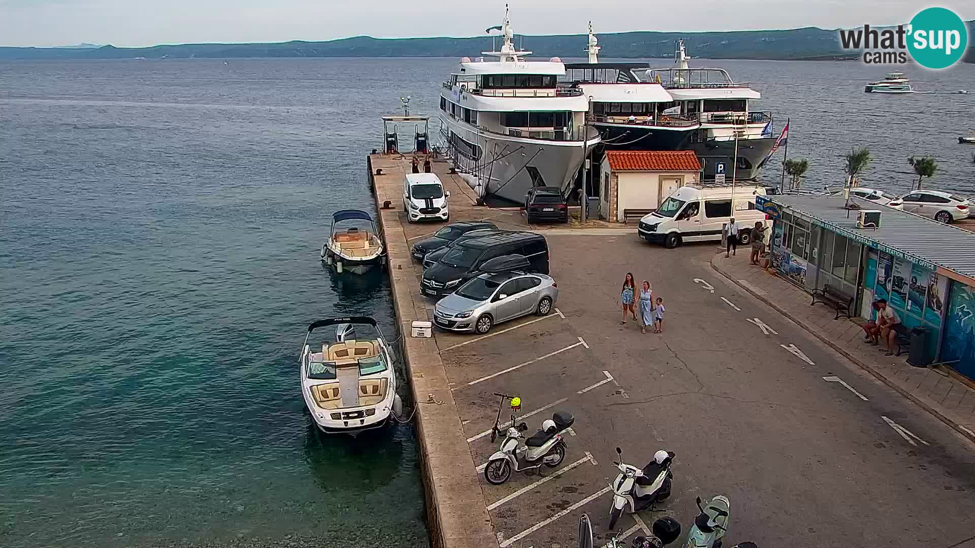 Webcam Bol Hafen & Ortszentrum – Liveblick aus Bol auf der Insel Brač