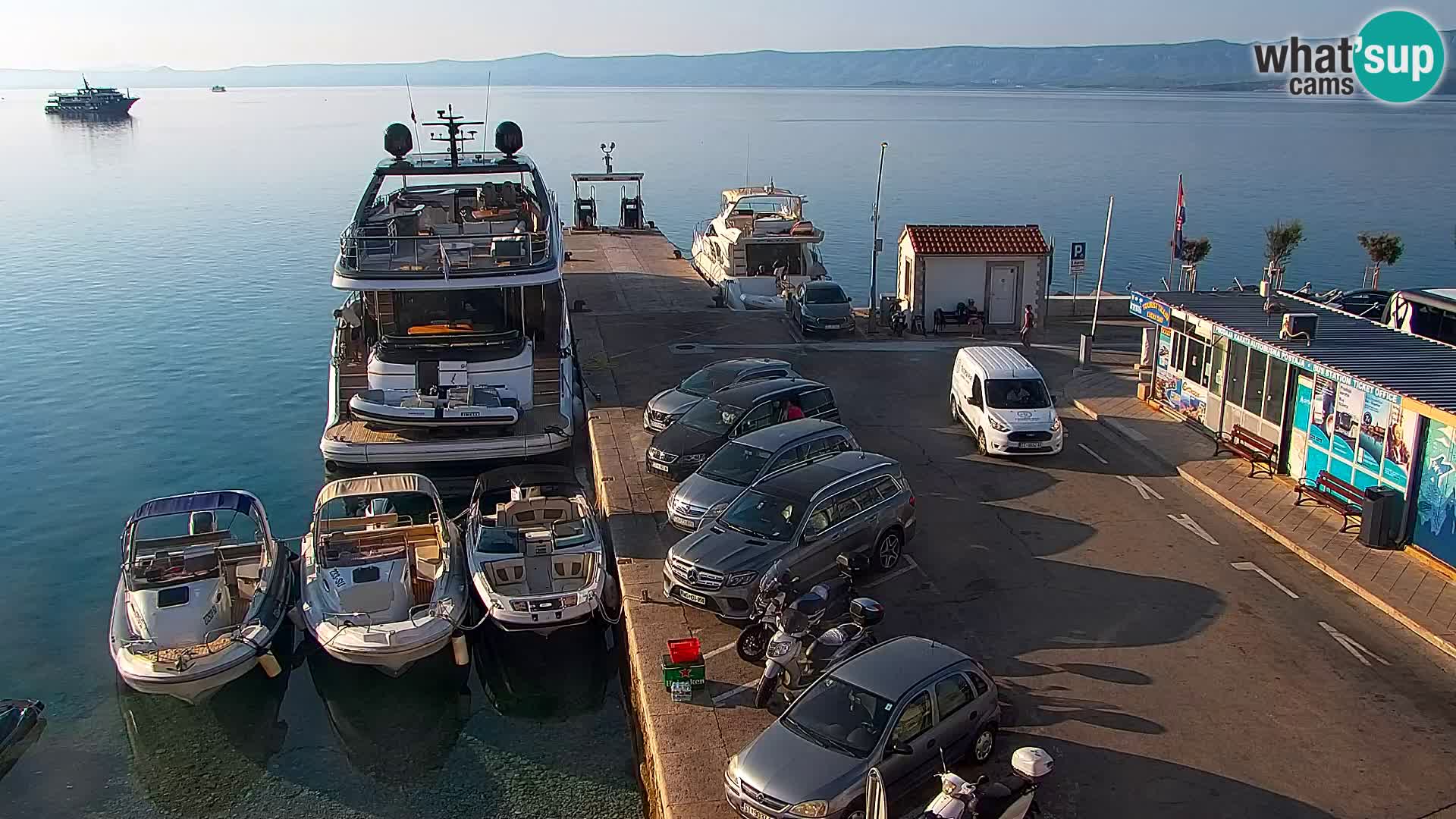 Webcam Bol Centro e Marina – Vista live dal porto di Bol