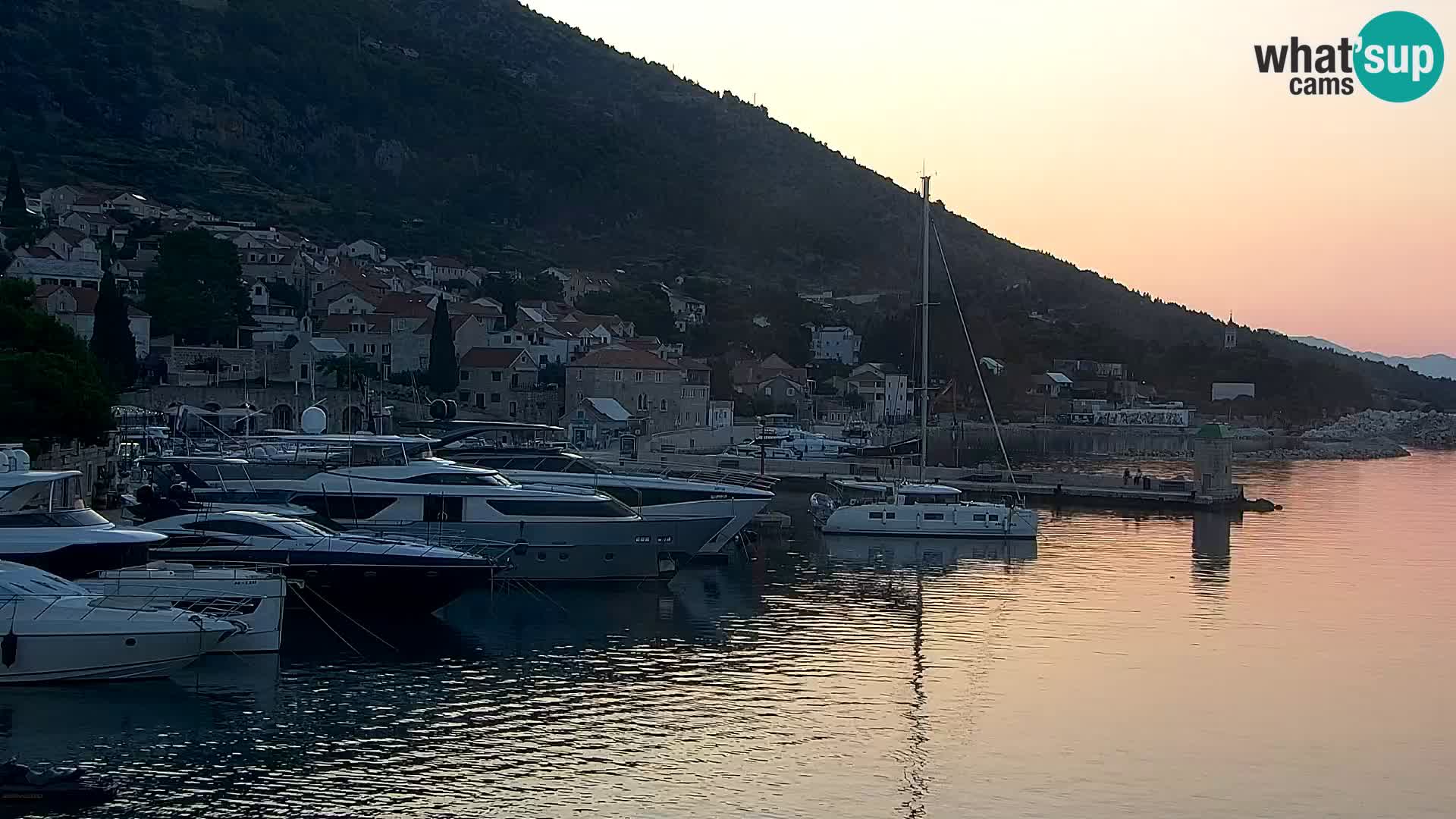 Webcam Bol Hafen & Ortszentrum – Liveblick aus Bol auf der Insel Brač