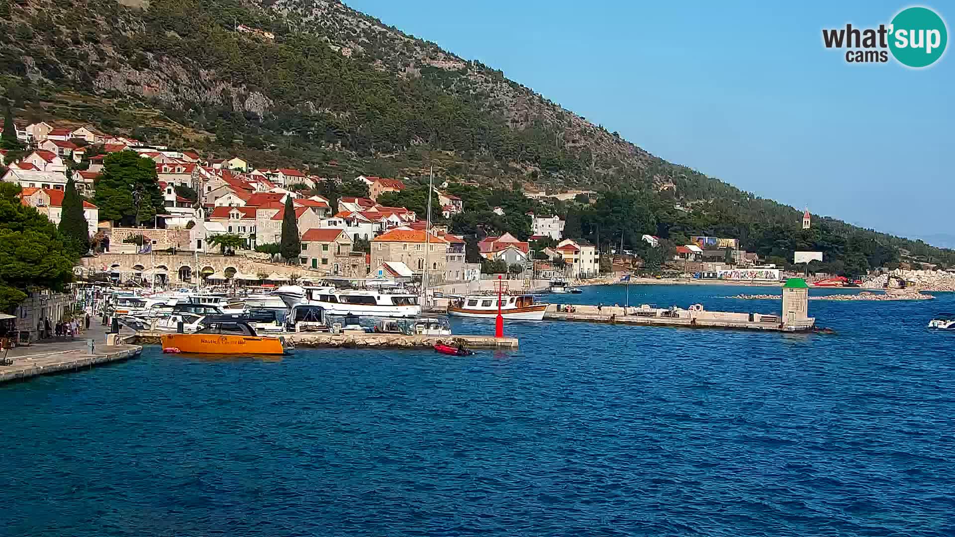 Web kamera Bol – Centar mjesta i marina | Pogled uživo