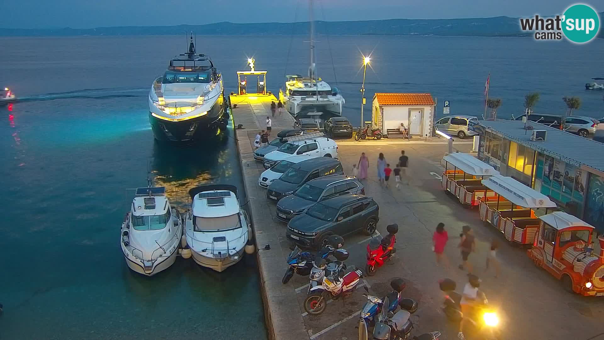 Webcam Bol Centro e Marina – Vista live dal porto di Bol