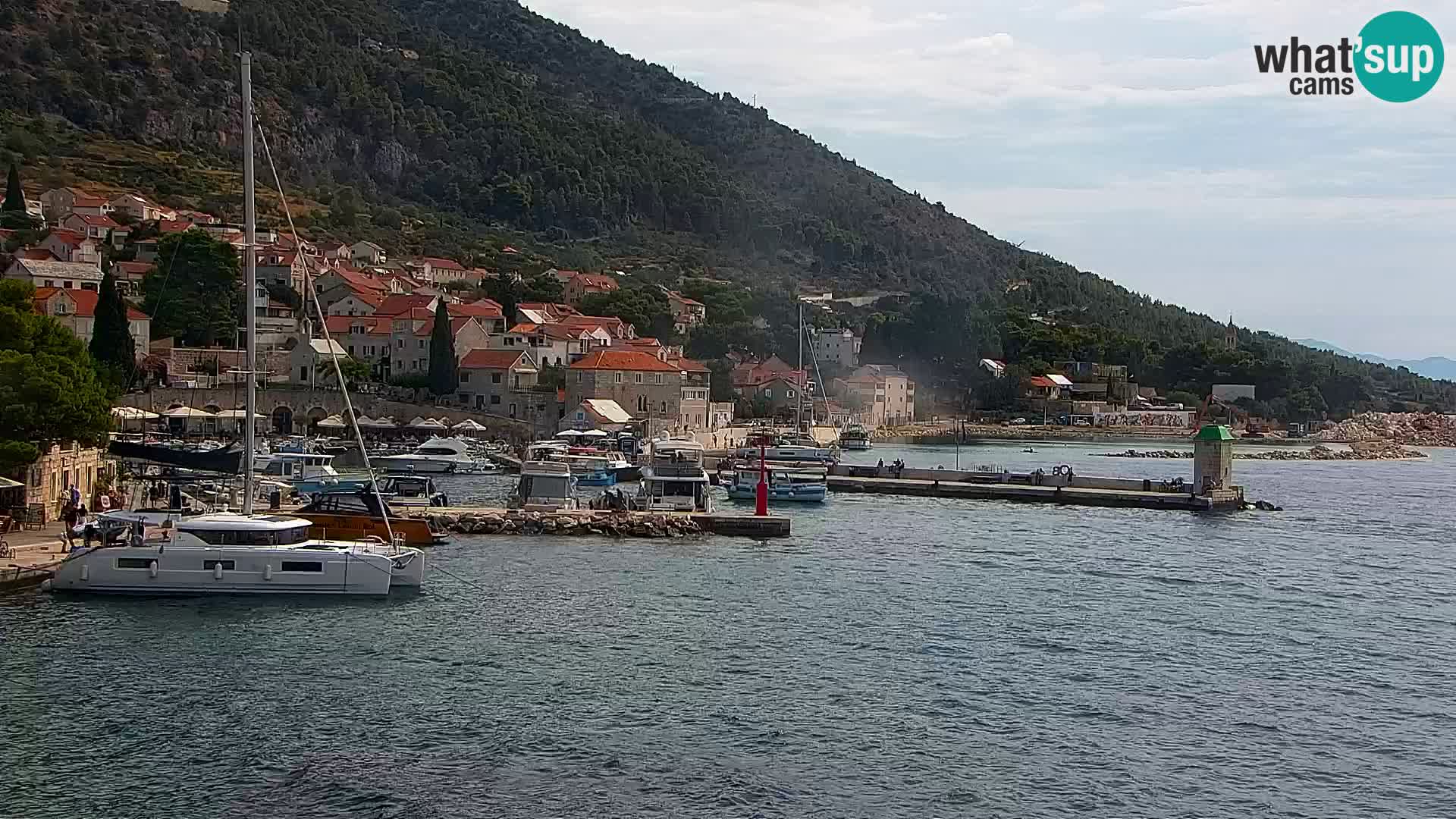 Webcam Bol Centro e Marina – Vista live dal porto di Bol