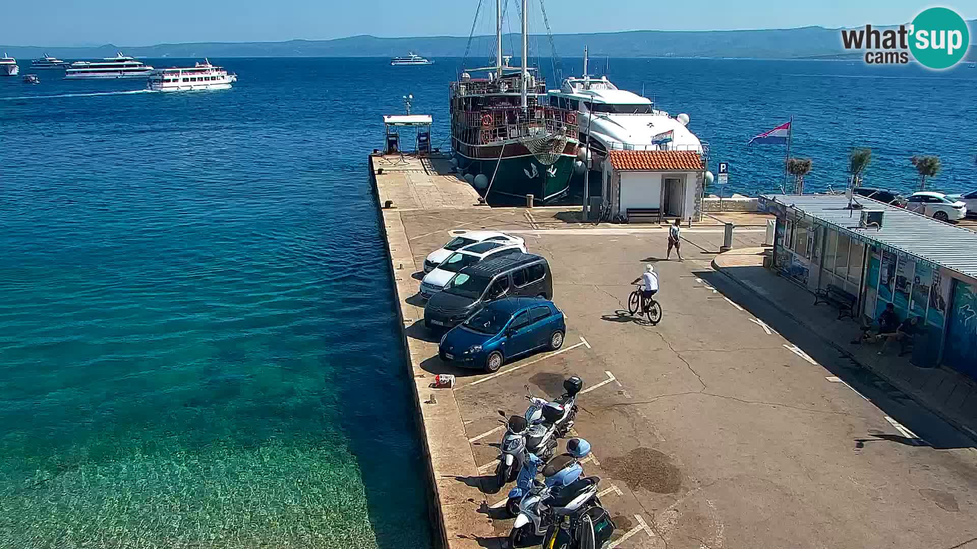 Webcam Bol Centro e Marina – Vista live dal porto di Bol