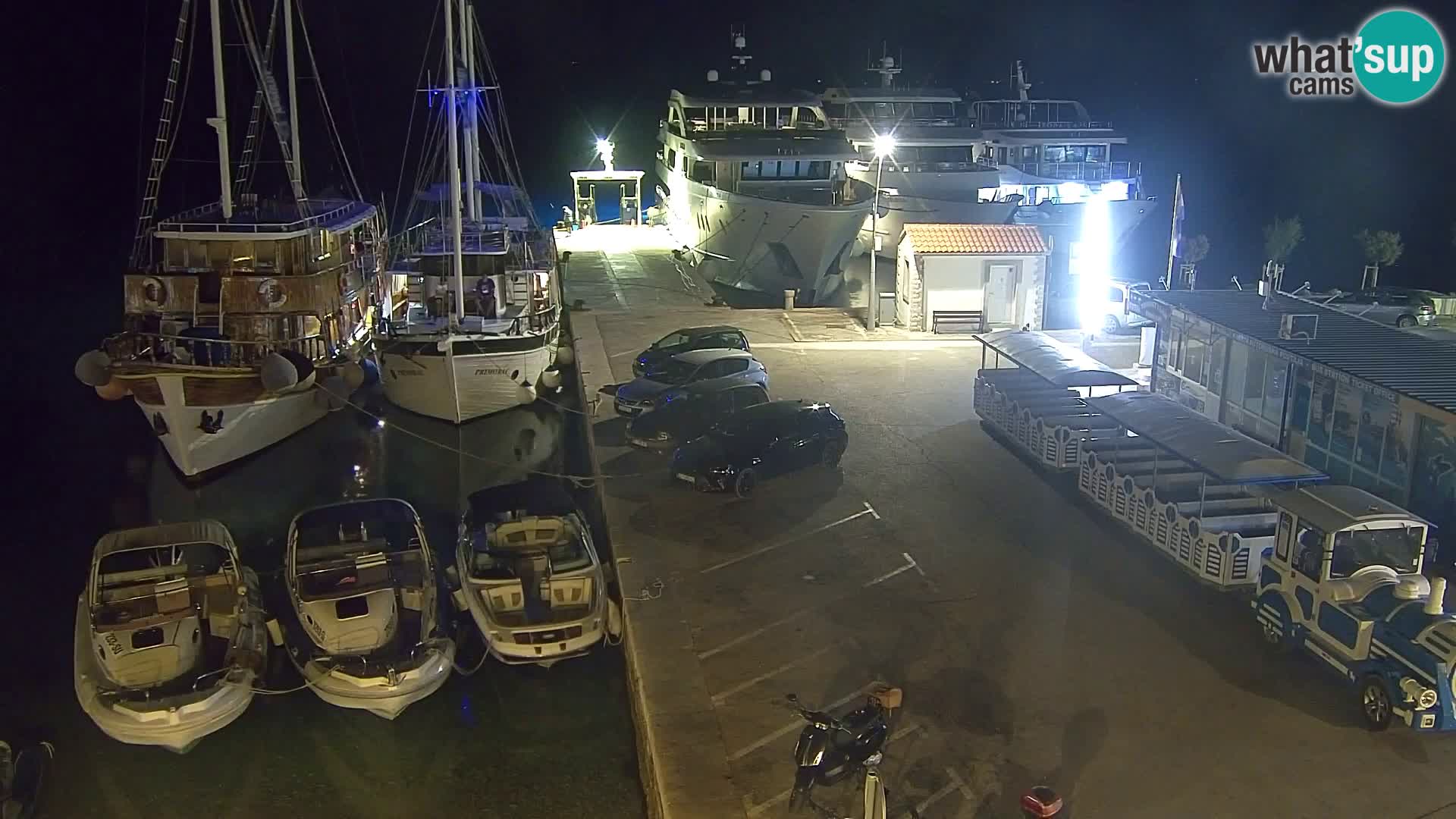 Webcam Bol Town Center & Marina – Live View from Bol, Brač