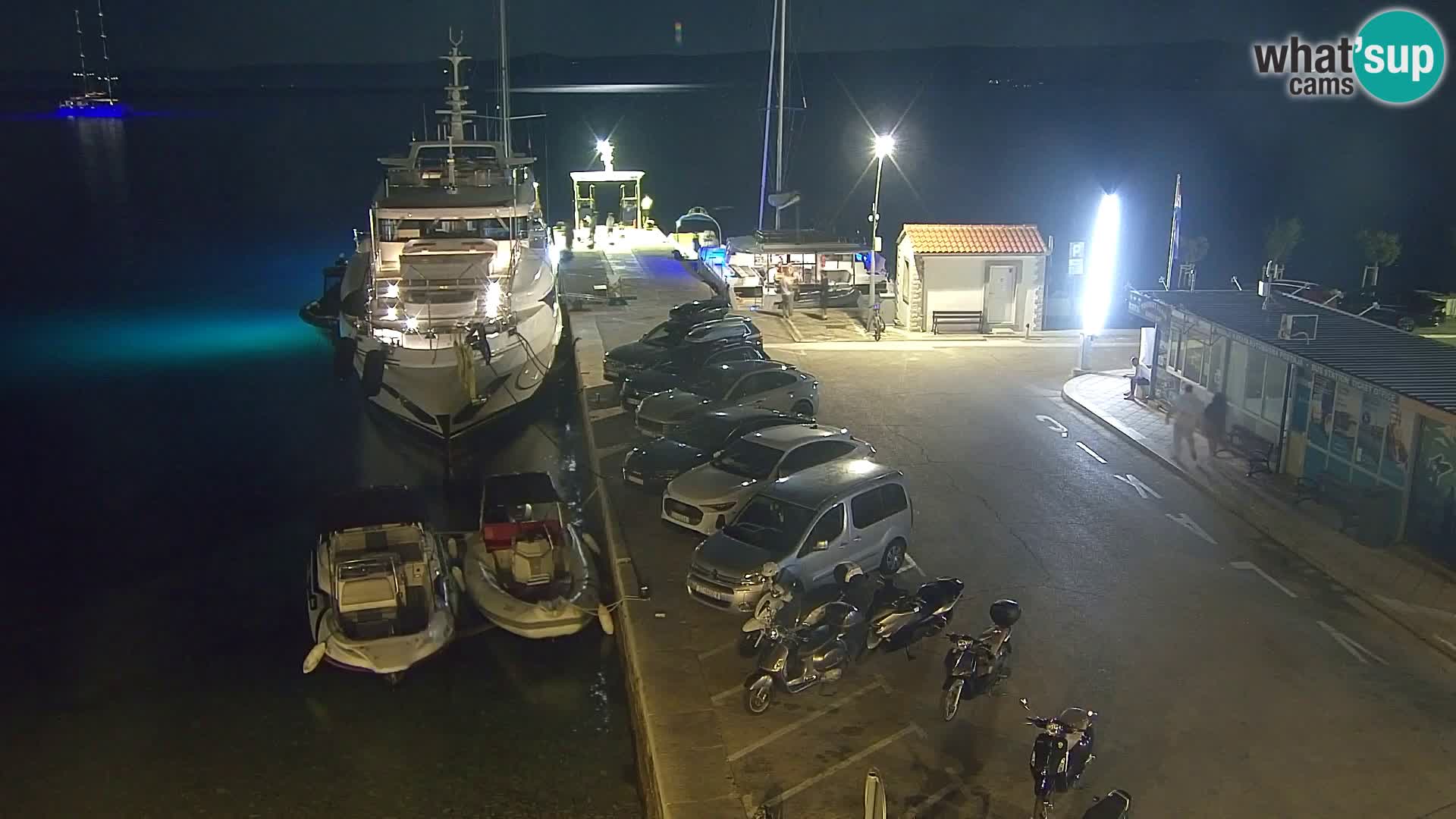 Webcam Bol Centro e Marina – Vista live dal porto di Bol