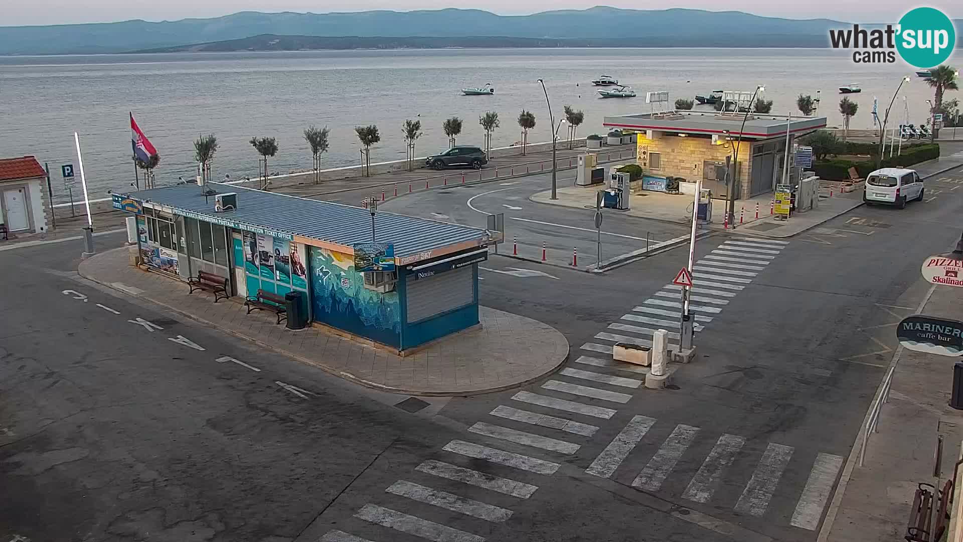 Web kamera Bol – Centar mjesta i marina | Pogled uživo