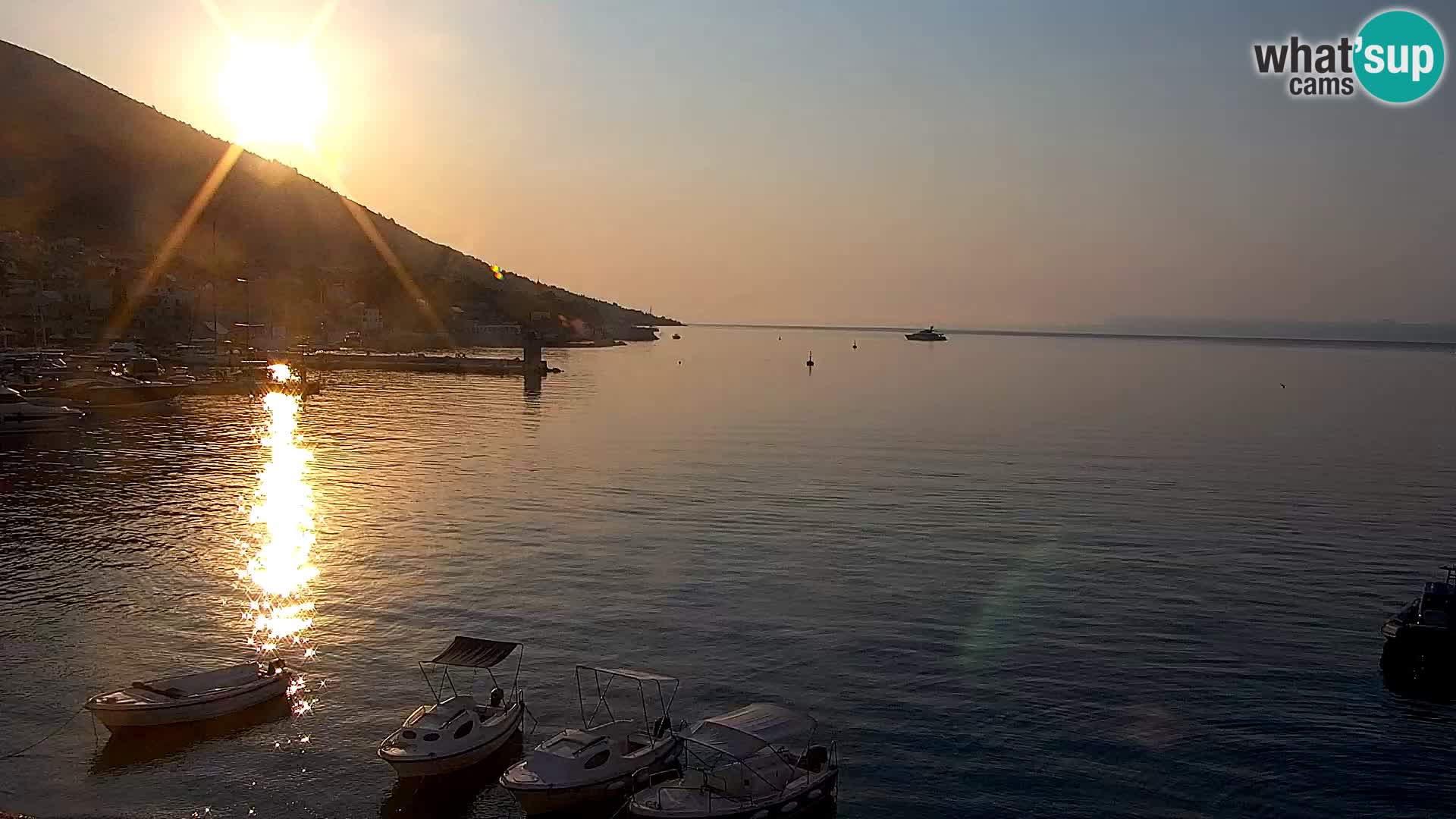 Webcam Bol Centro e Marina – Vista live dal porto di Bol