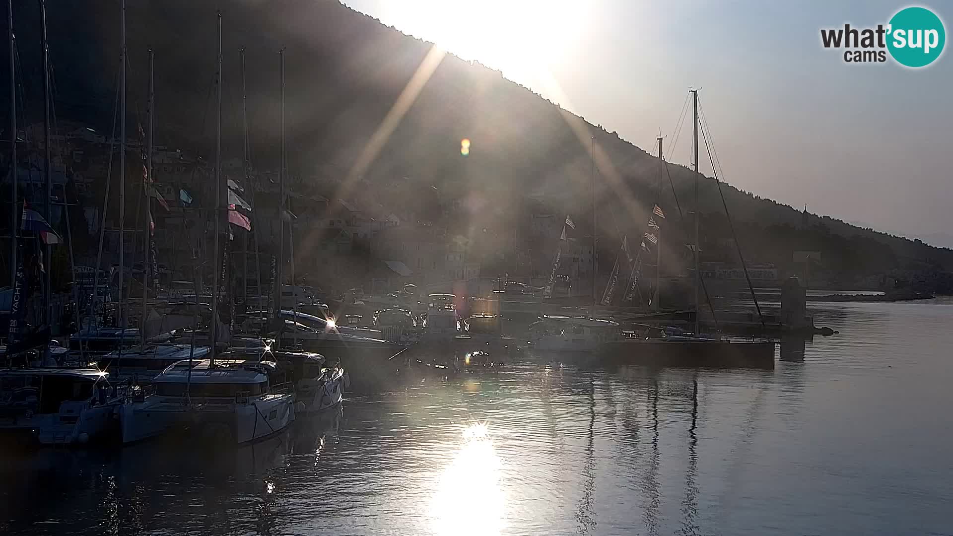 Webcam Bol Hafen & Ortszentrum – Liveblick aus Bol auf der Insel Brač