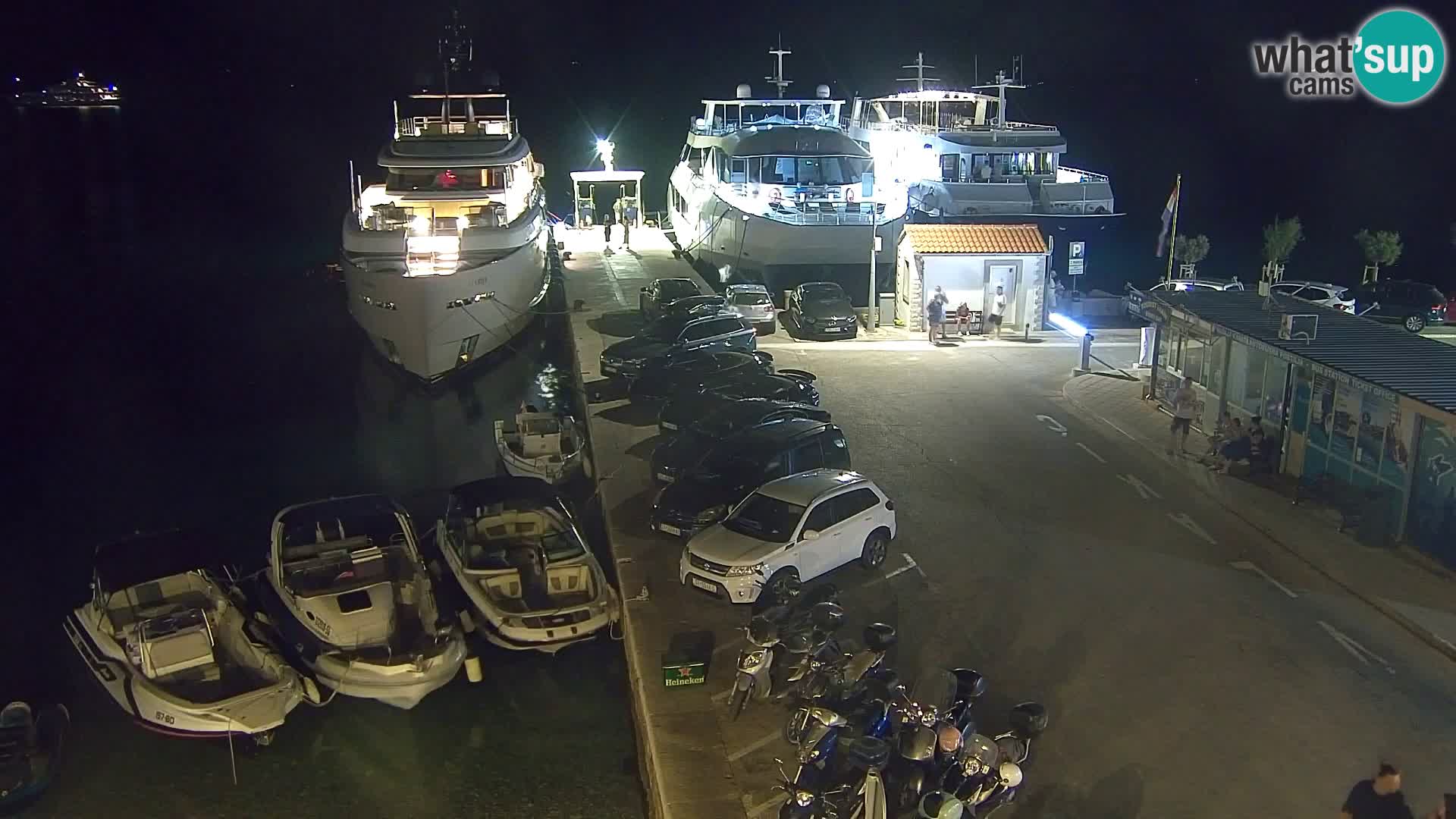 Webcam Bol Centro e Marina – Vista live dal porto di Bol