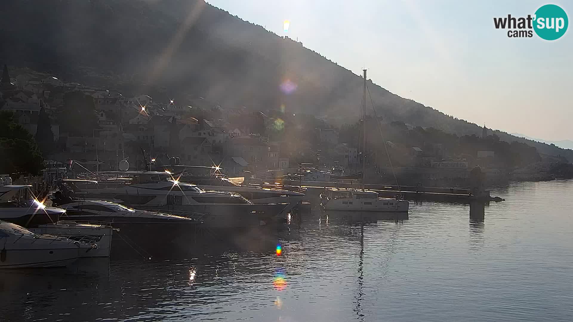 Webcam Bol Centro e Marina – Vista live dal porto di Bol
